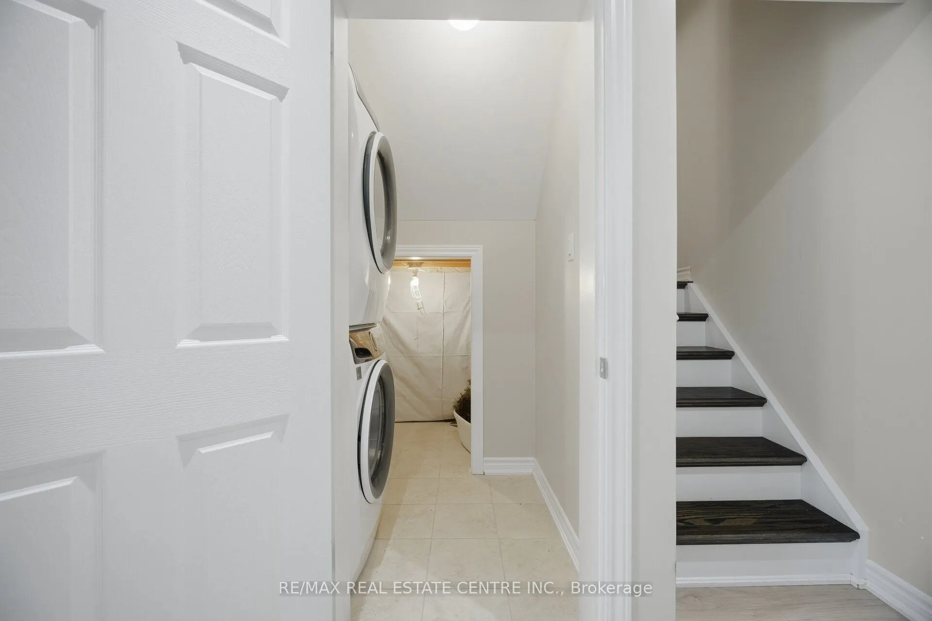 2425 QUETICO Crescent