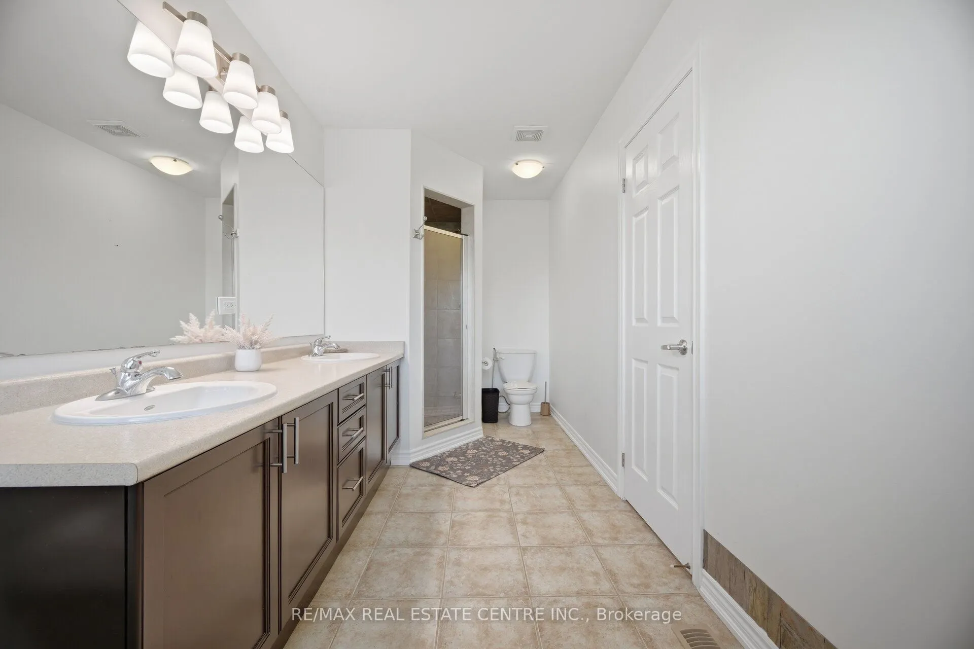 2425 QUETICO Crescent