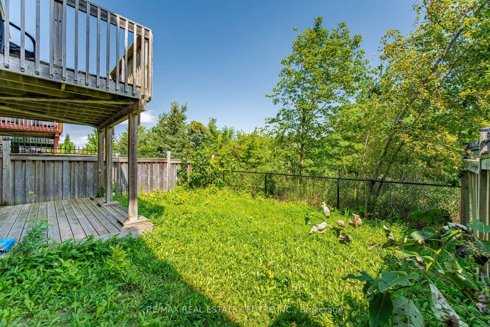 2425 QUETICO Crescent