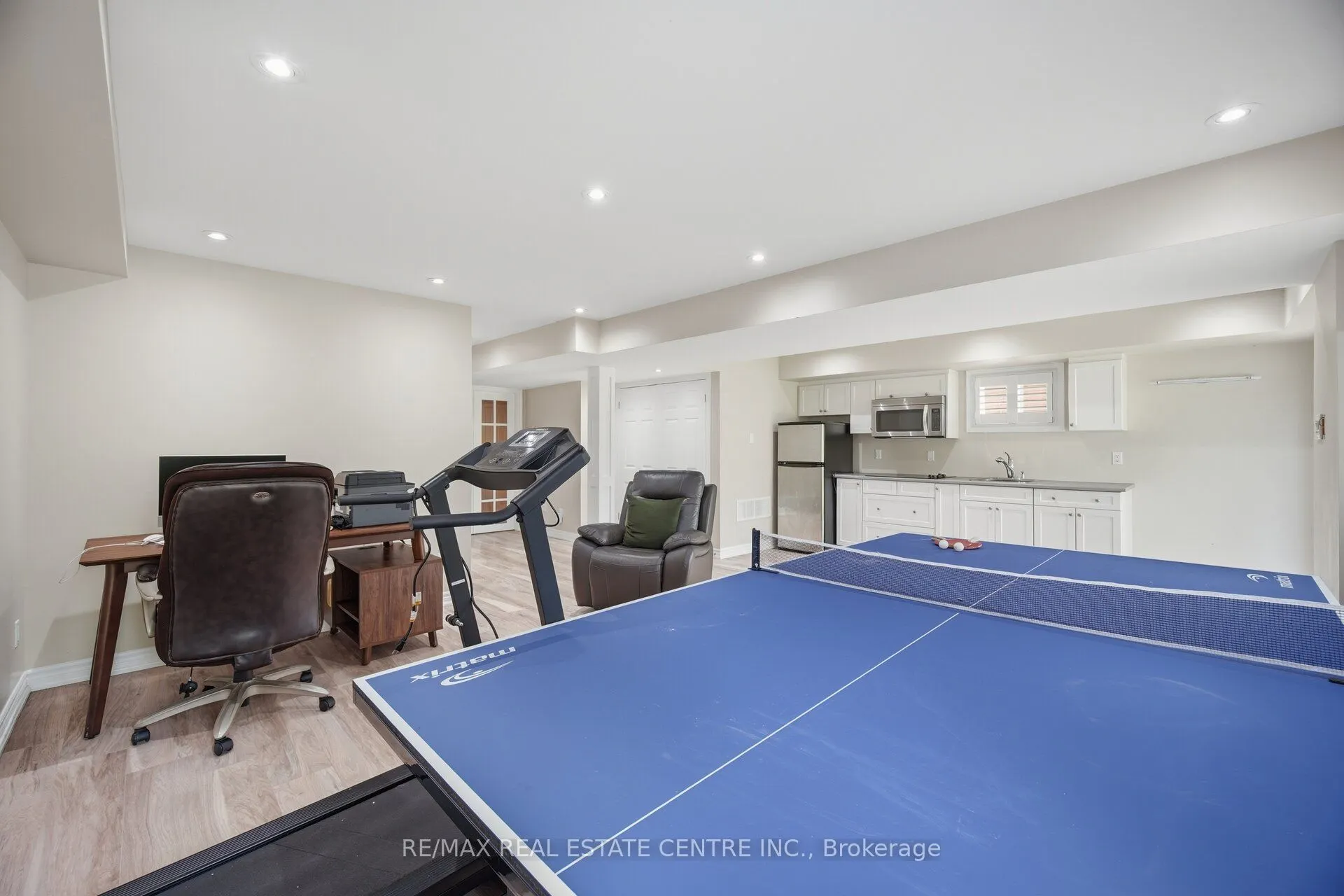 2425 QUETICO Crescent