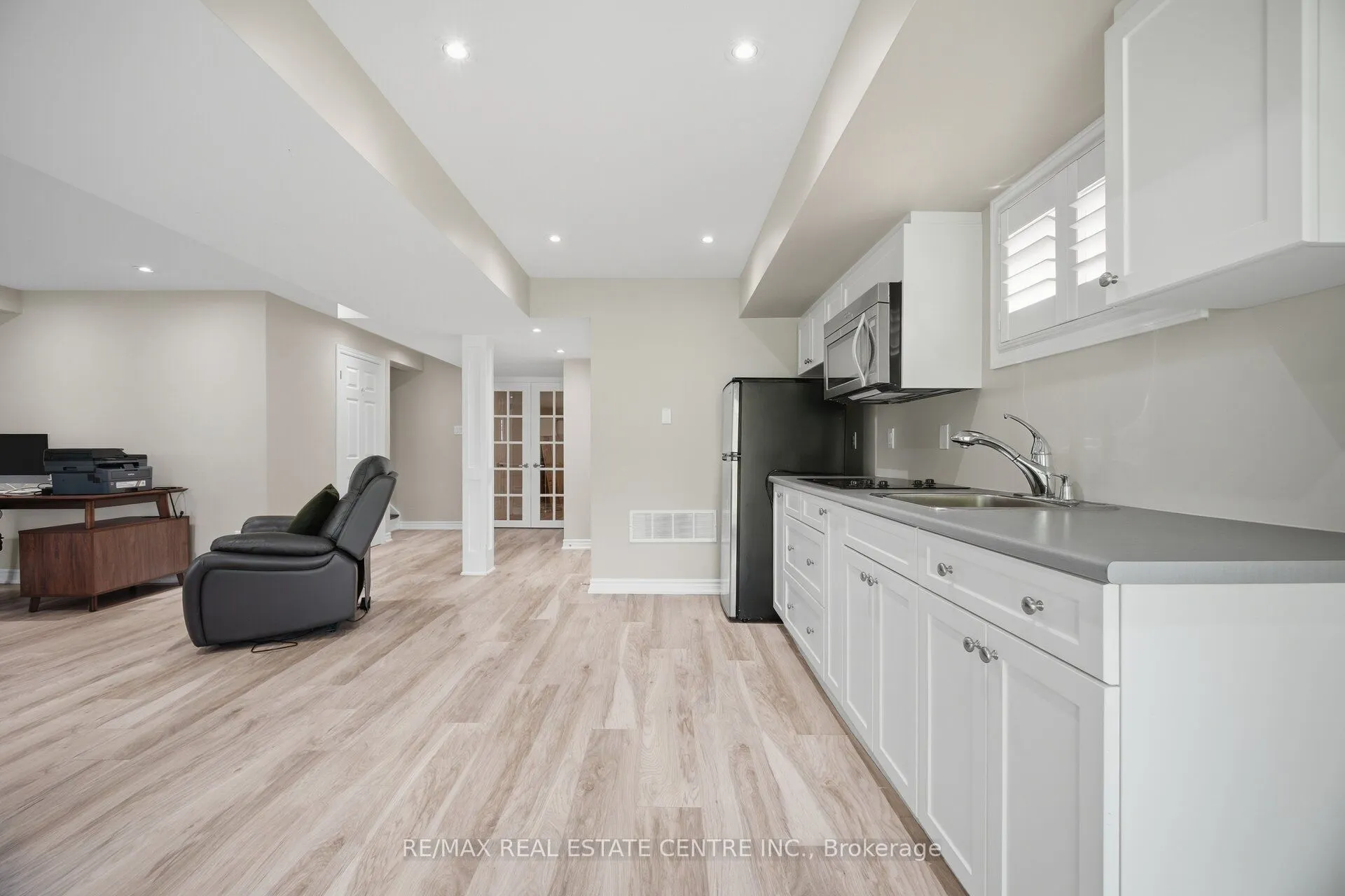 2425 QUETICO Crescent