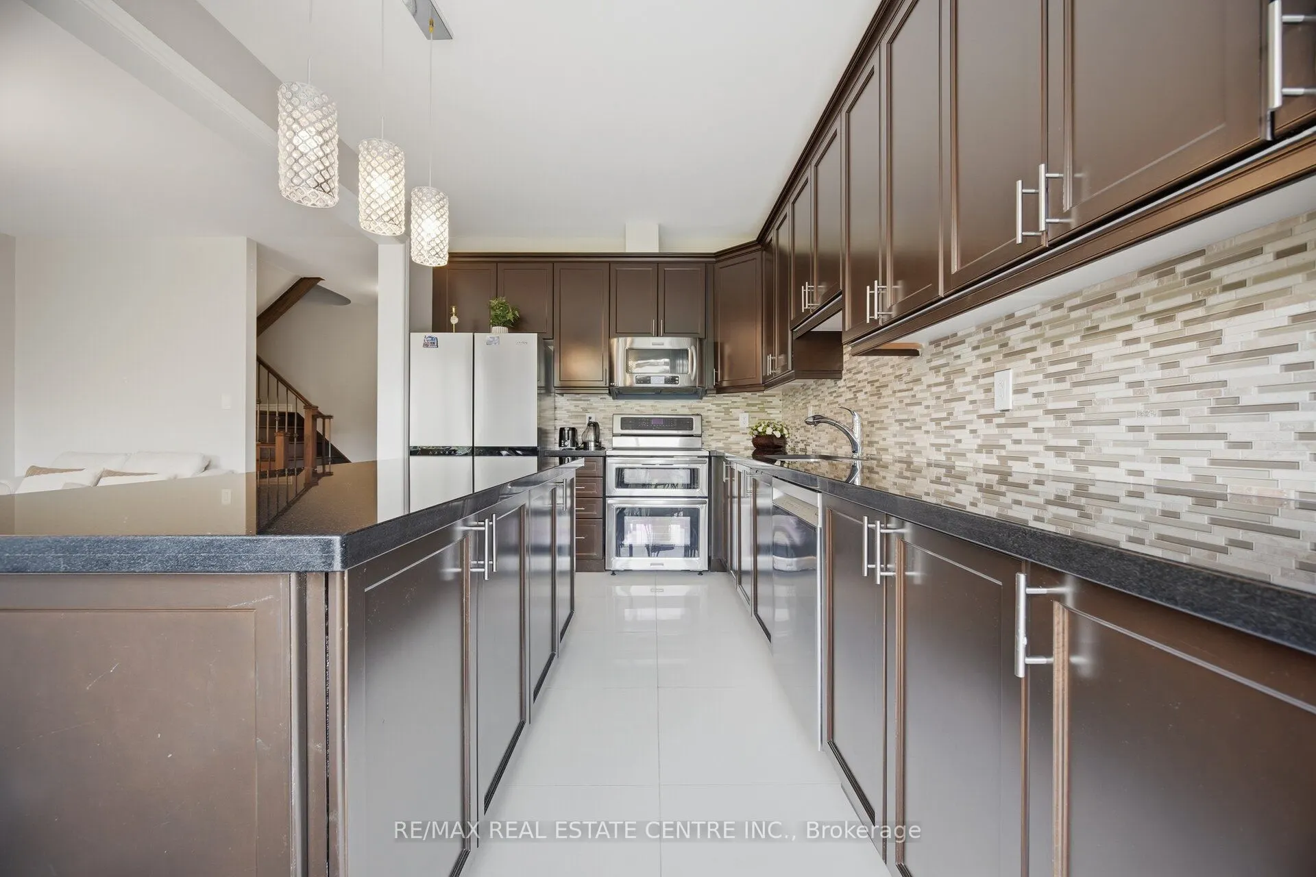 2425 QUETICO Crescent