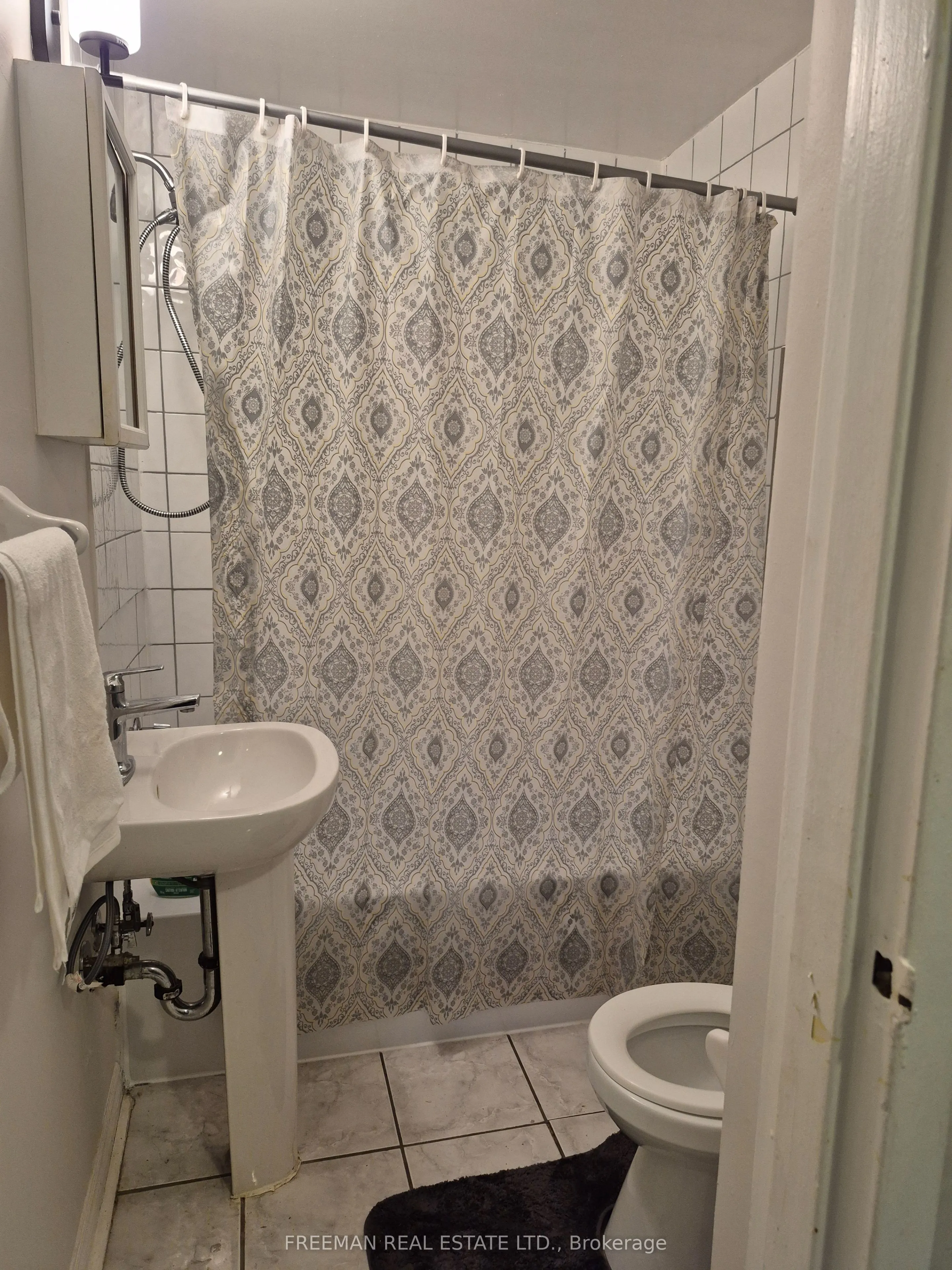 158 Dowling Avenue #204