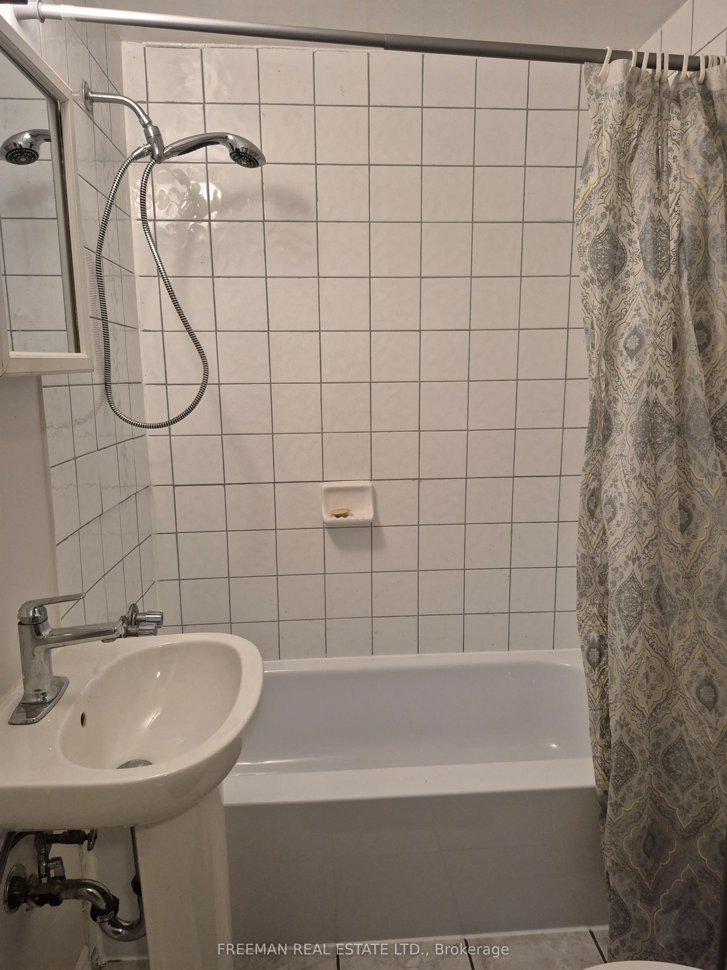 158 Dowling Avenue #204