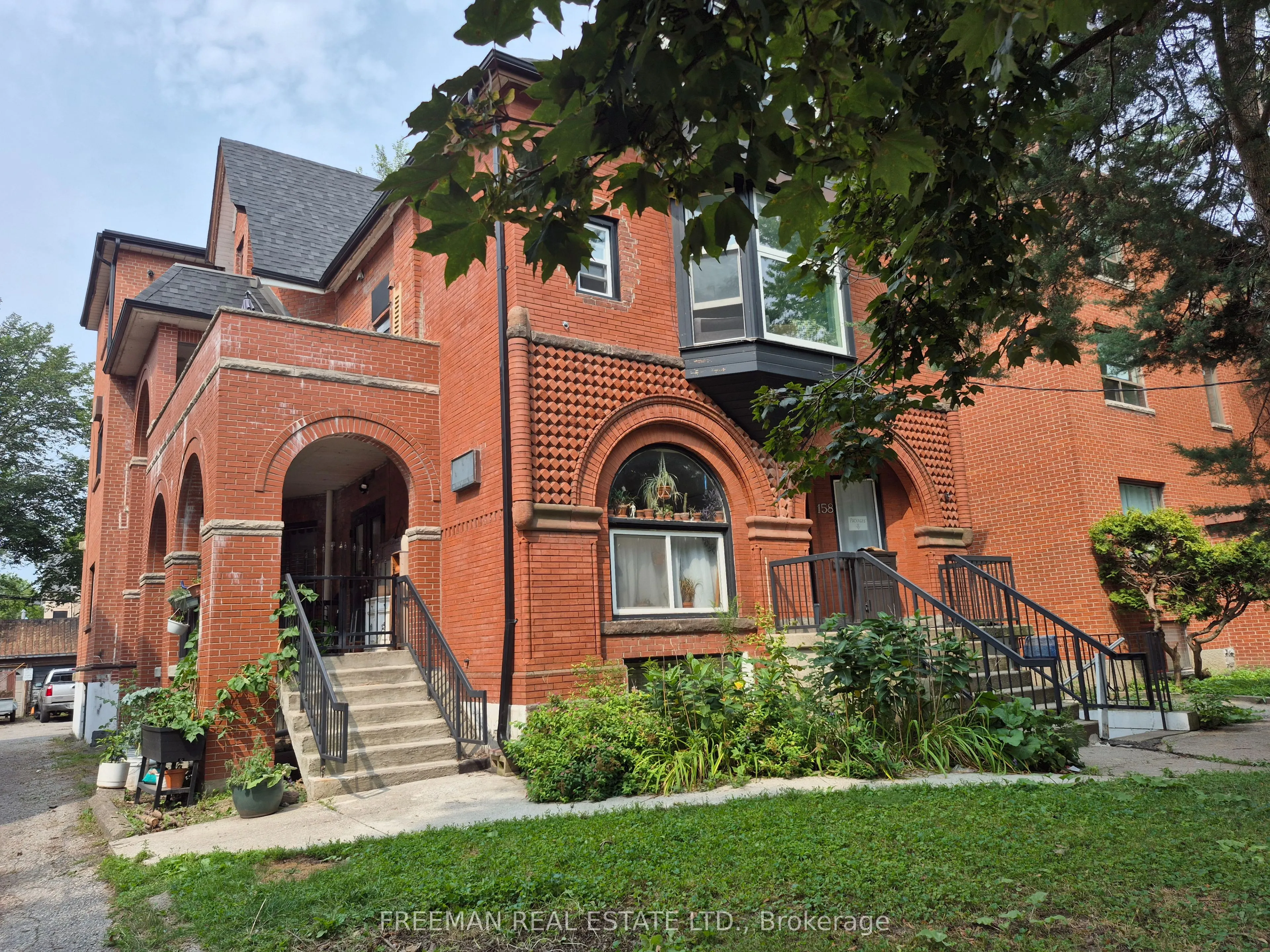 158 Dowling Avenue #204