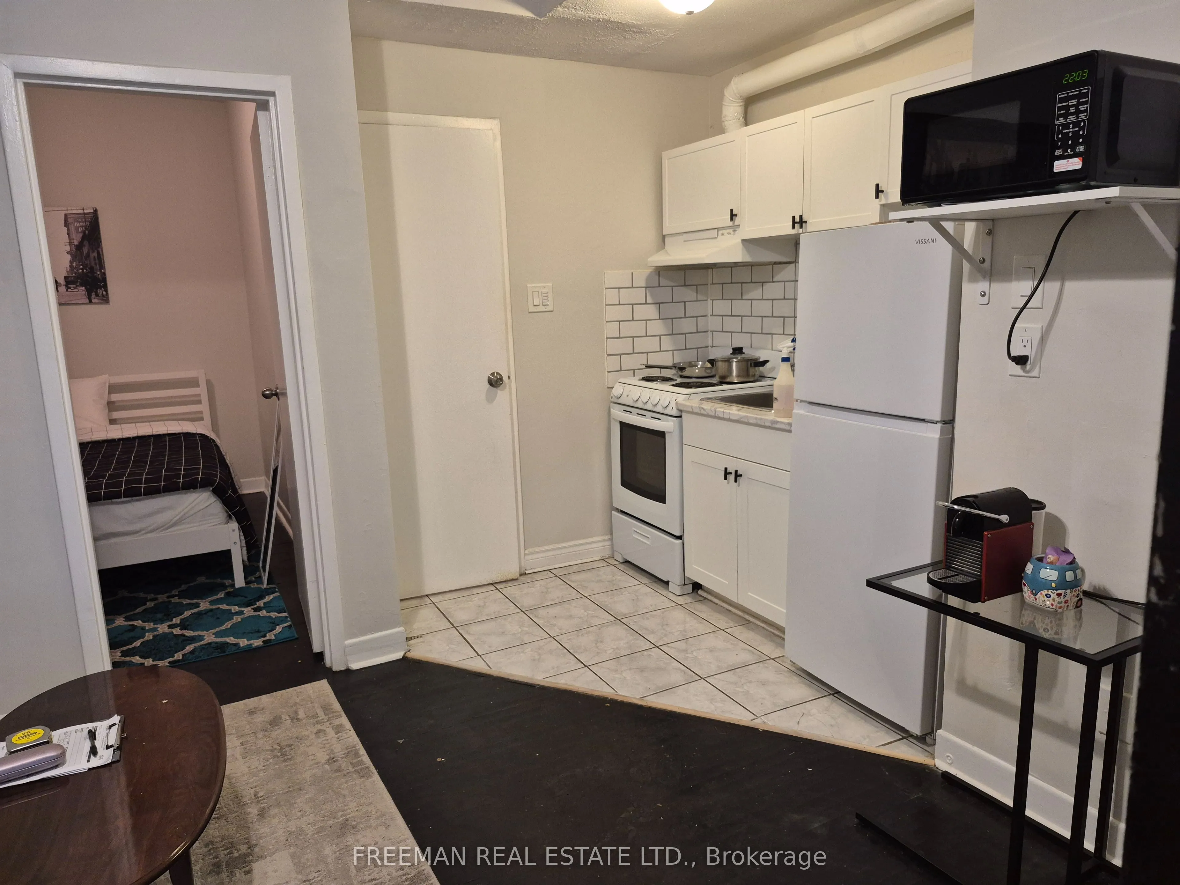 158 Dowling Avenue #204