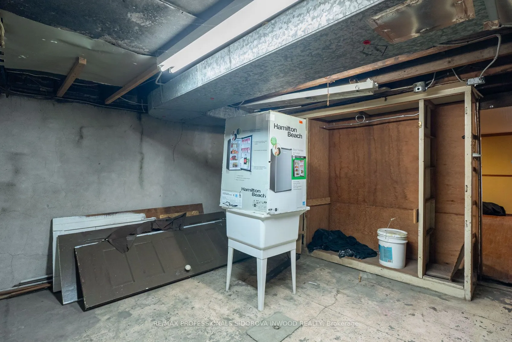 1665 Bloor Street W