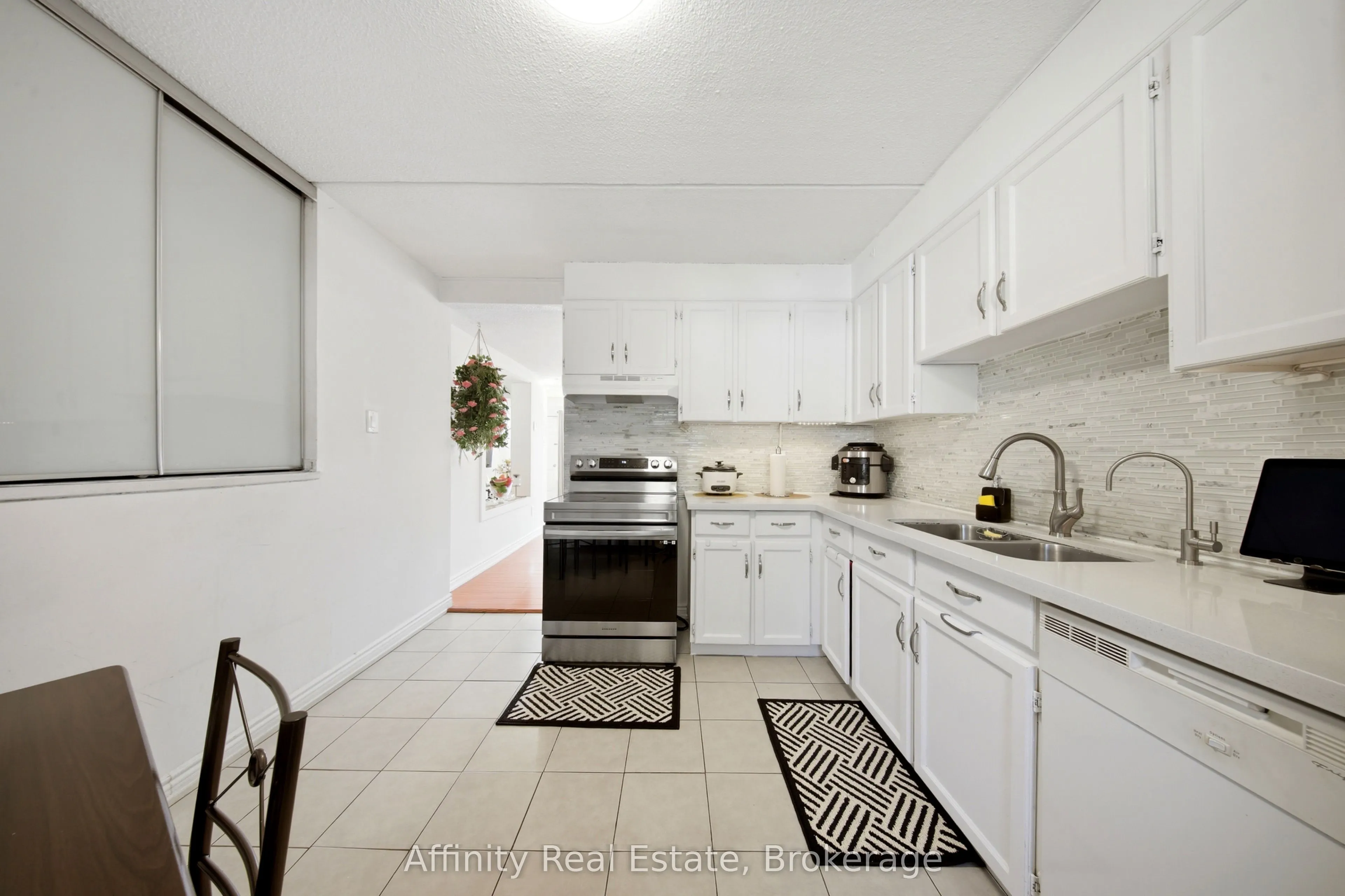 180 Mississauga Valley Boulevard #201