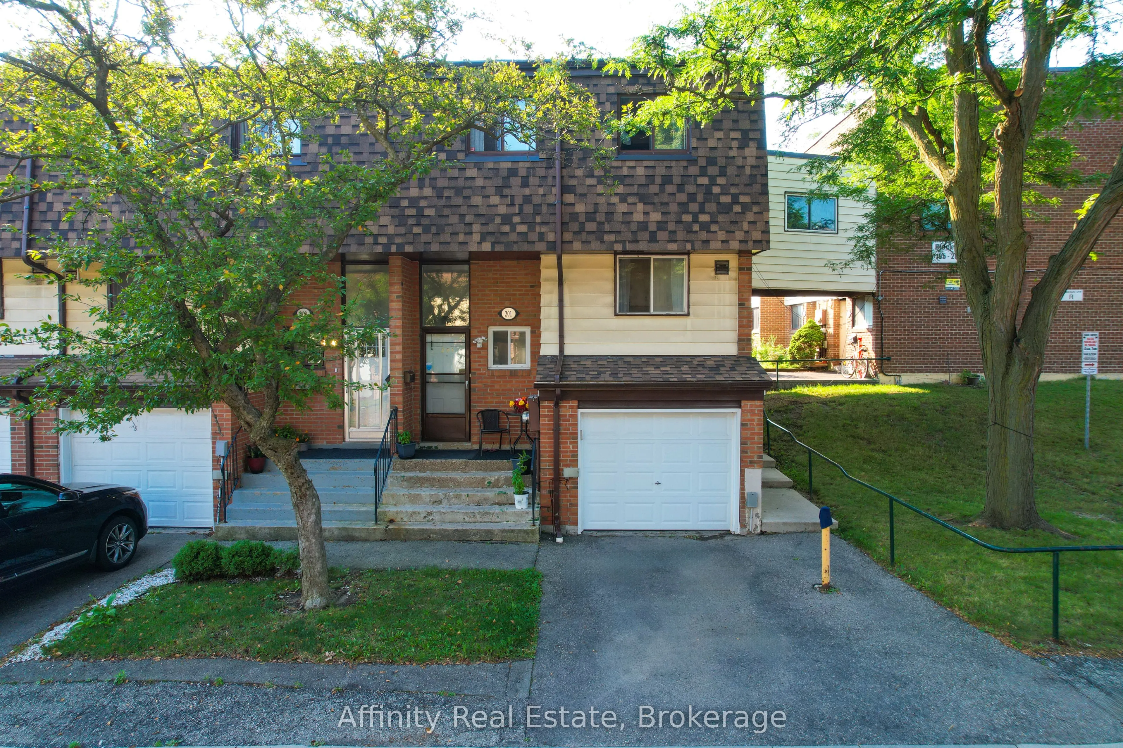 180 Mississauga Valley Boulevard #201