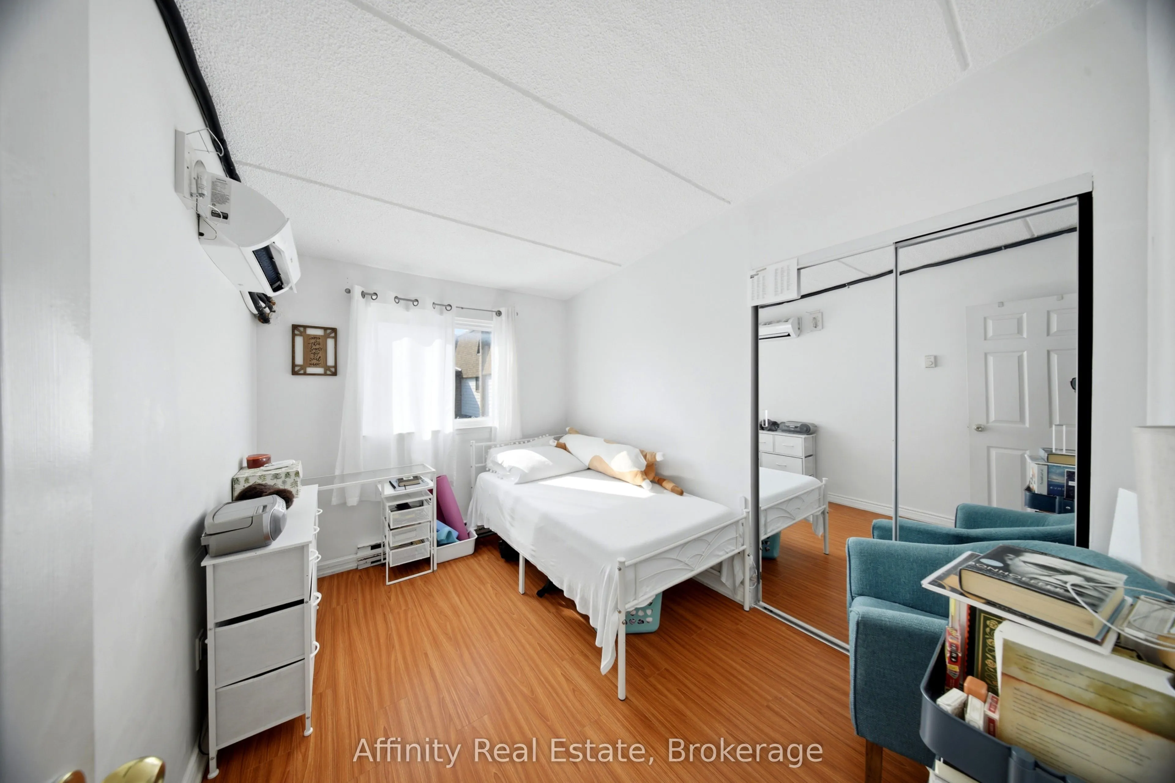 180 Mississauga Valley Boulevard #201