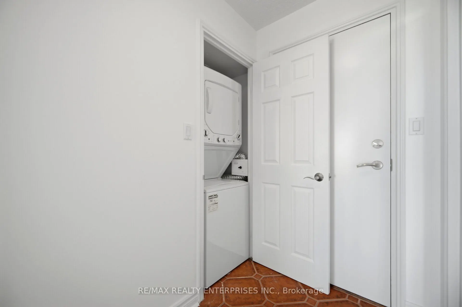 2261 Lake Shore Boulevard W #607