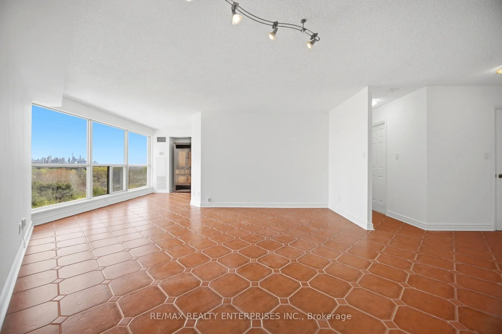 2261 Lake Shore Boulevard W #607
