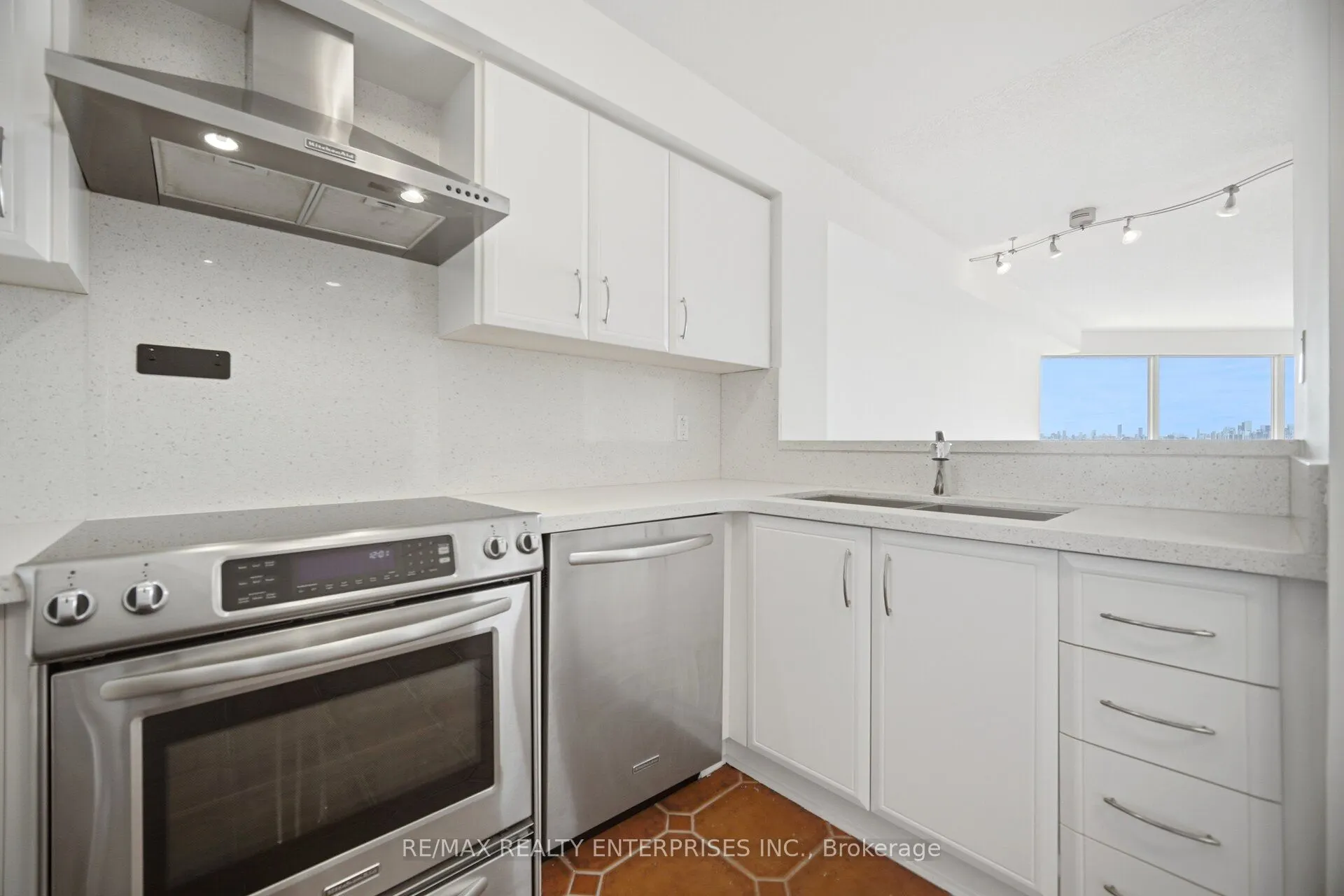 2261 Lake Shore Boulevard W #607