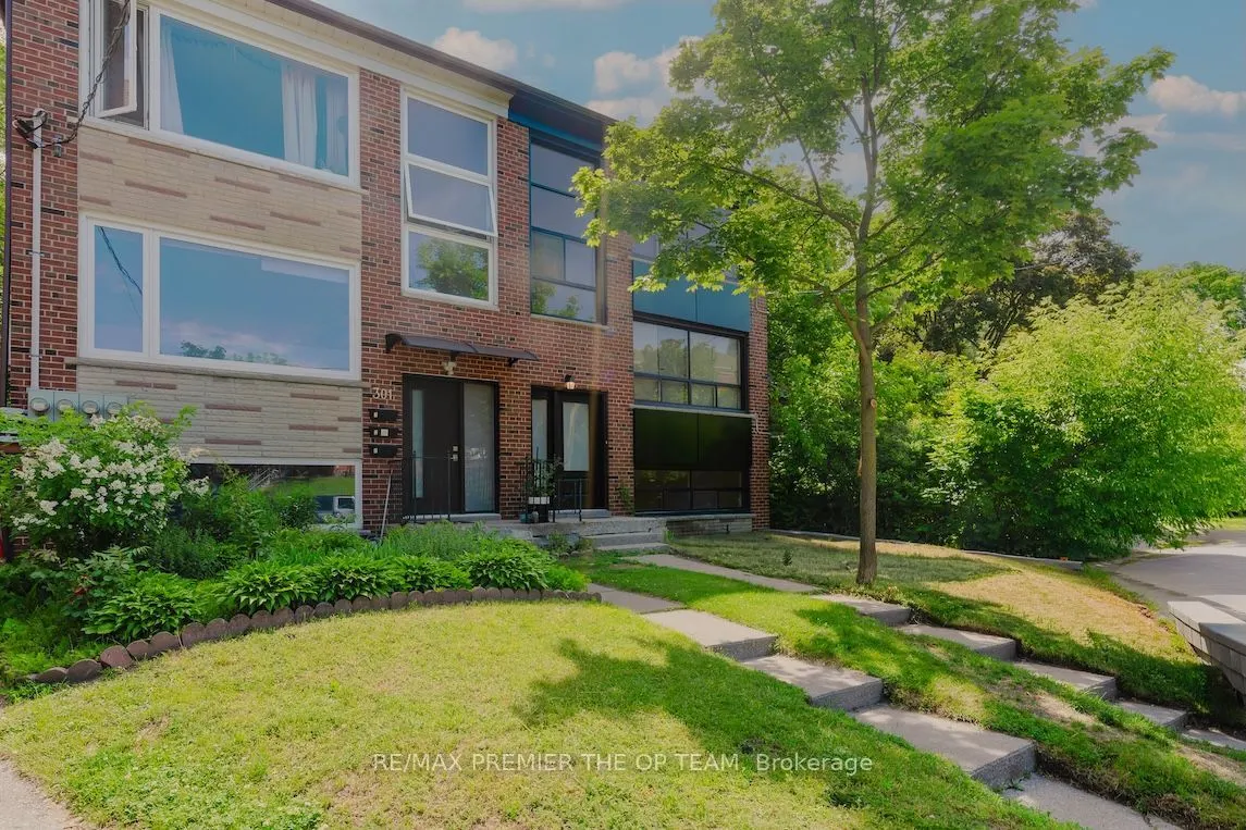 299 Quebec Avenue #1