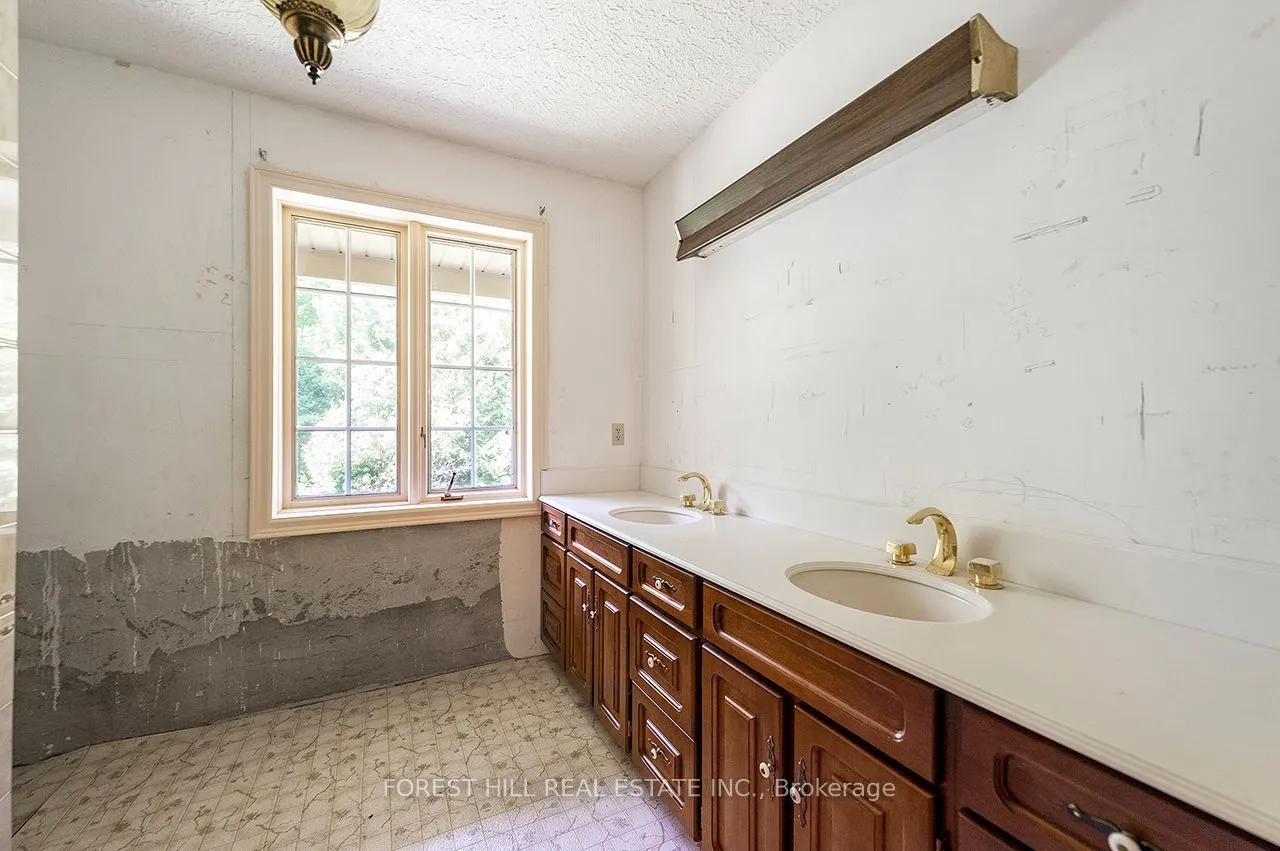 8300 Macarthur Drive