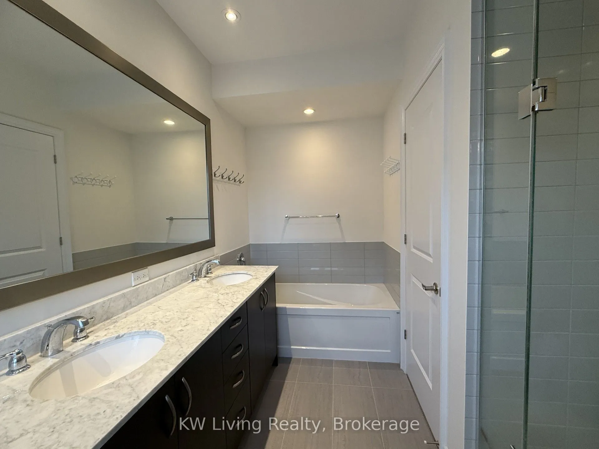 2005 Queensborough Gate #Lot 13