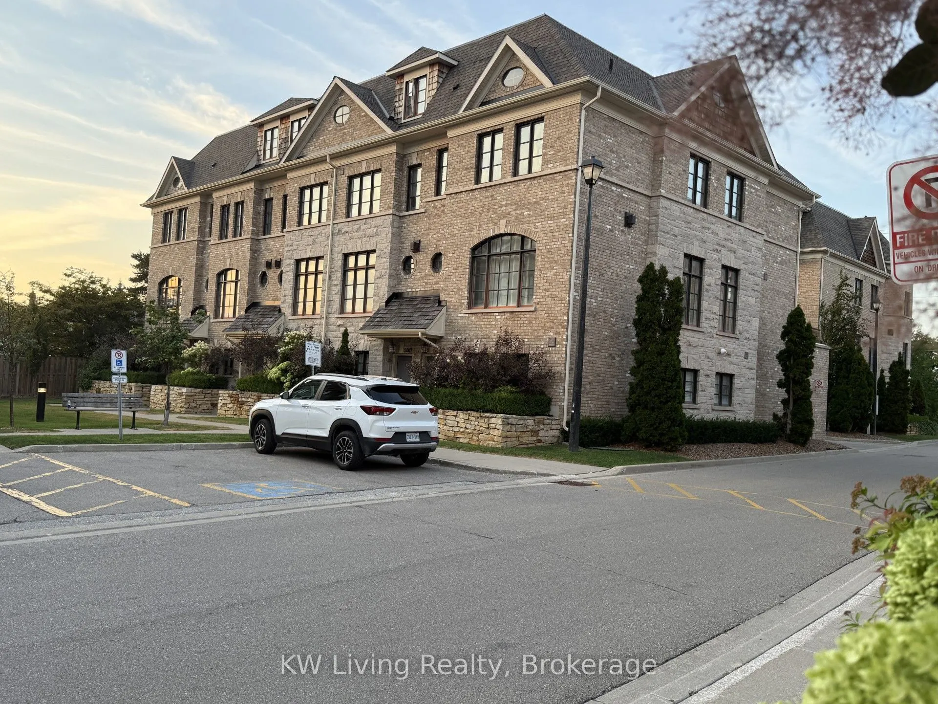 2005 Queensborough Gate #Lot 13