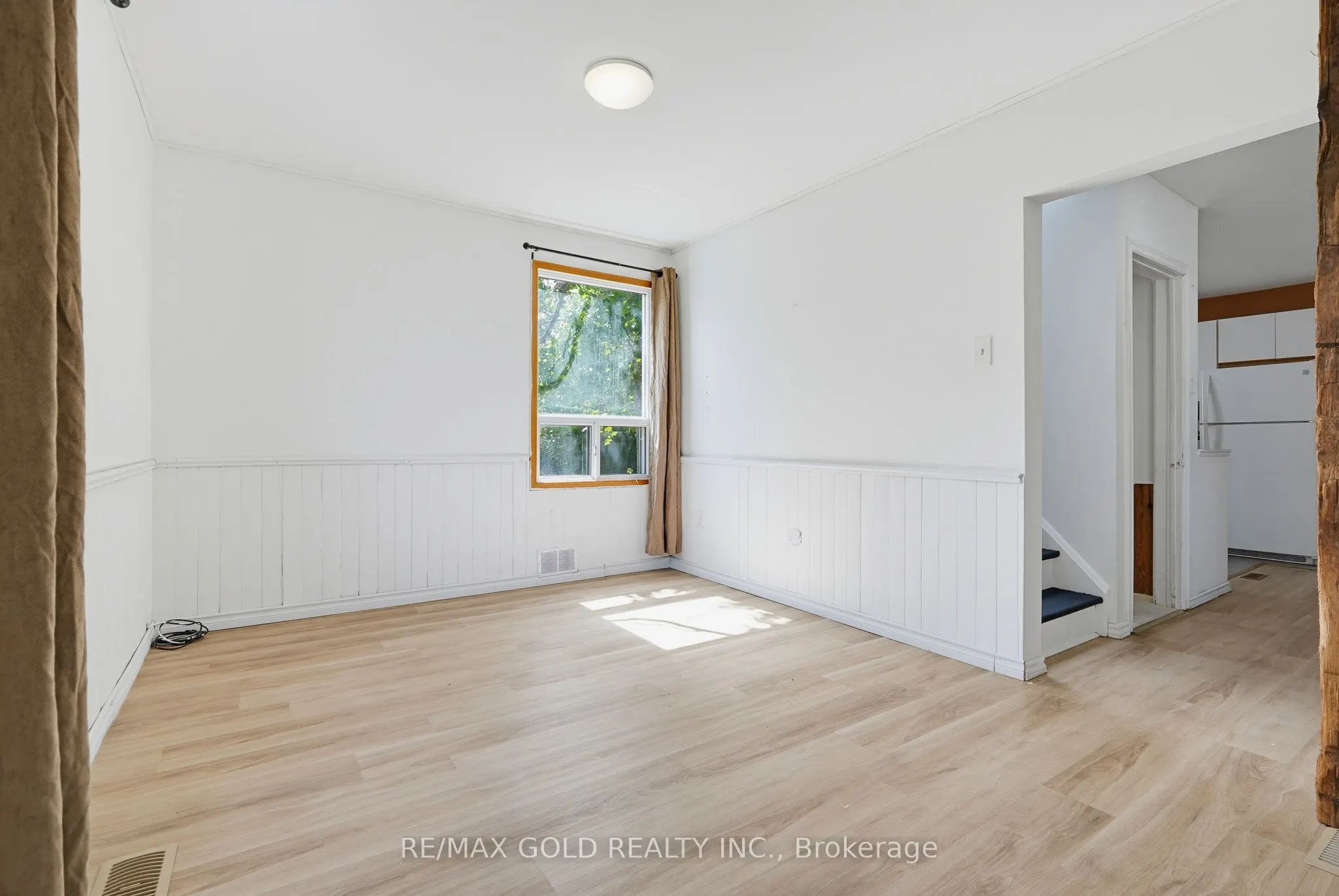 23 Pleasantview Avenue