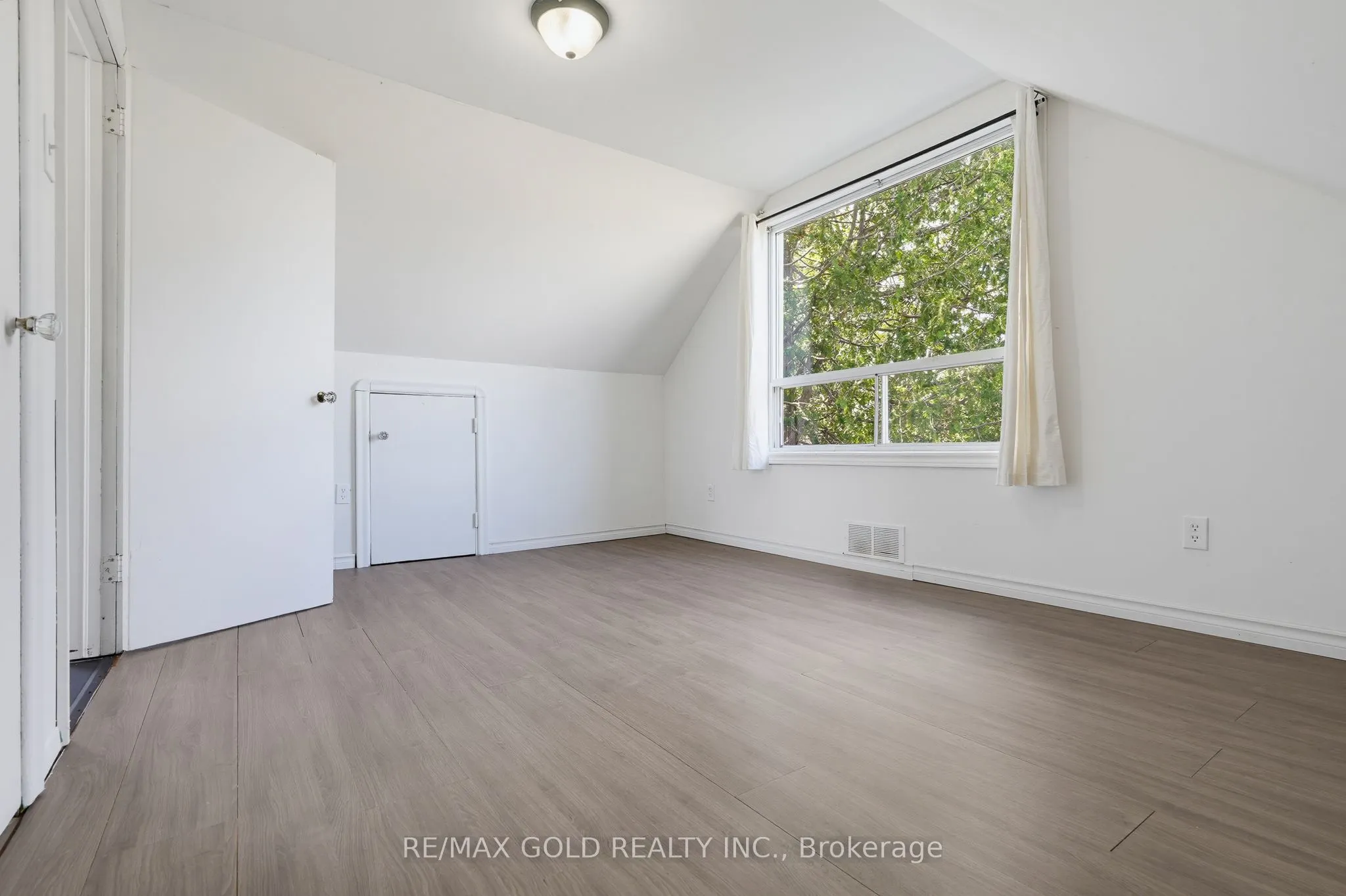 23 Pleasantview Avenue