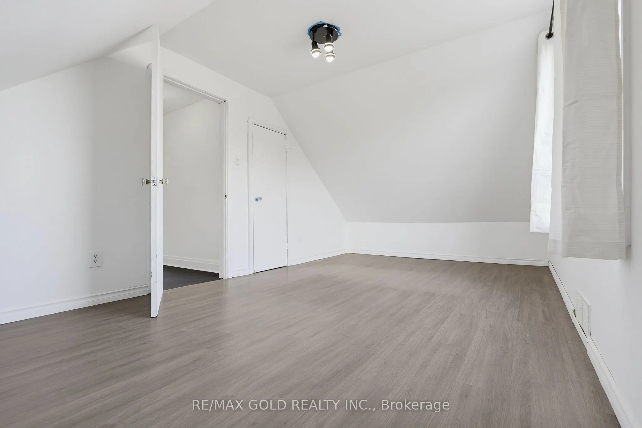 23 Pleasantview Avenue