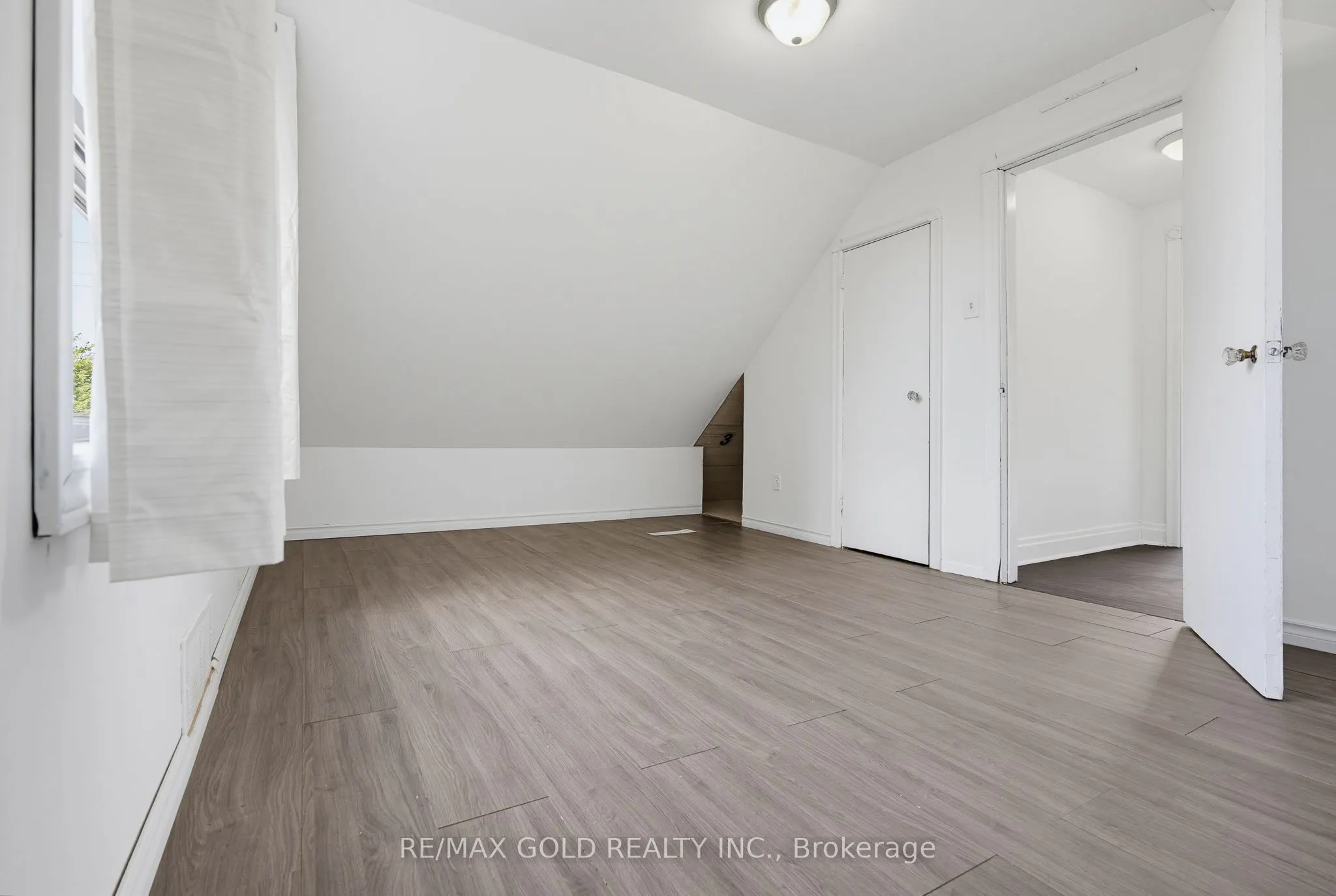23 Pleasantview Avenue