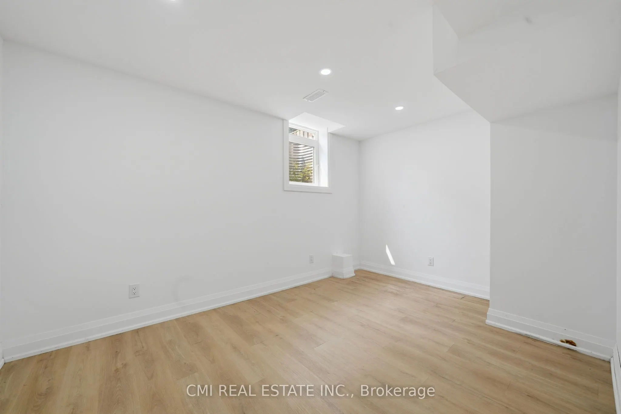 366 Marshall Crescent