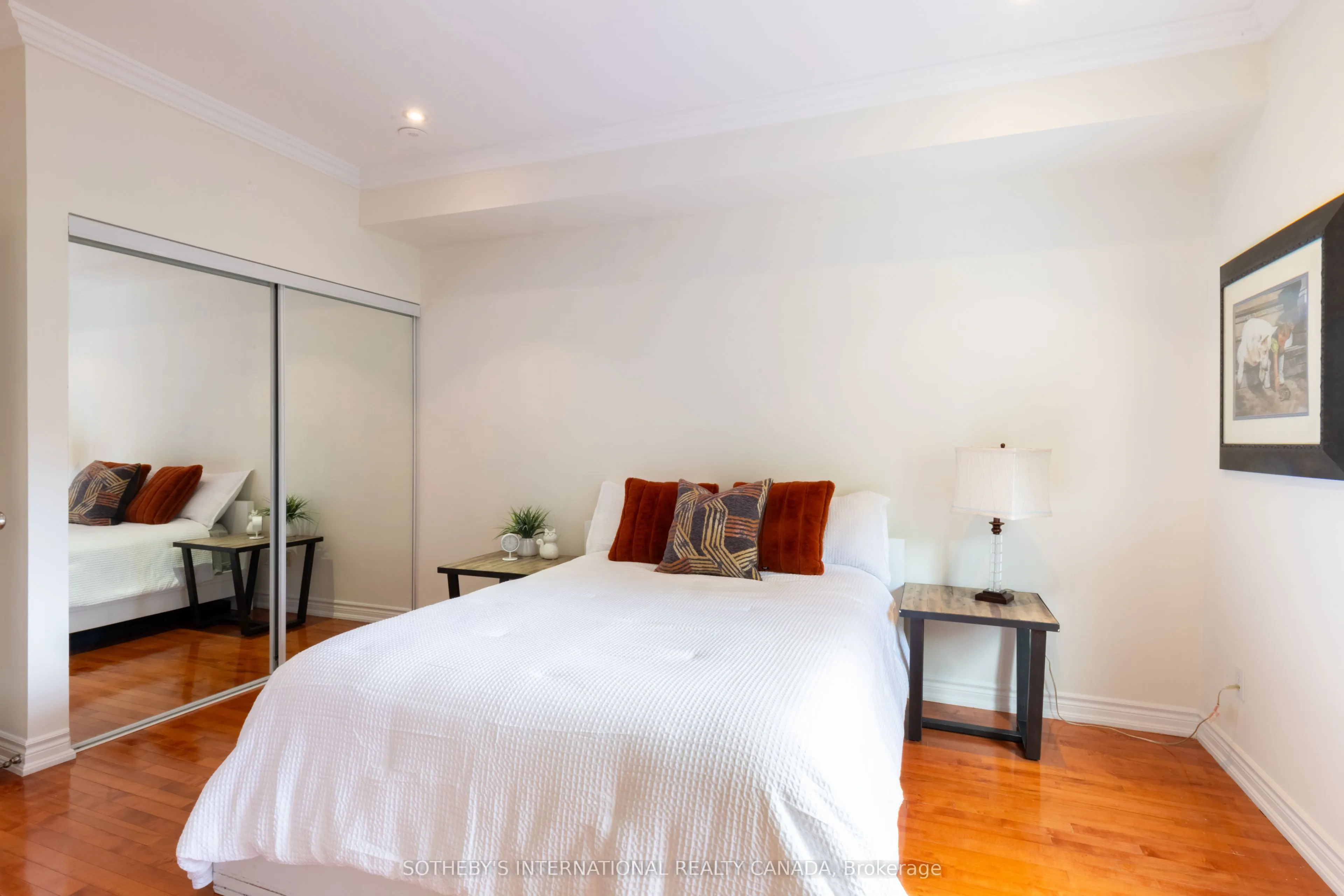 960A The Queensway