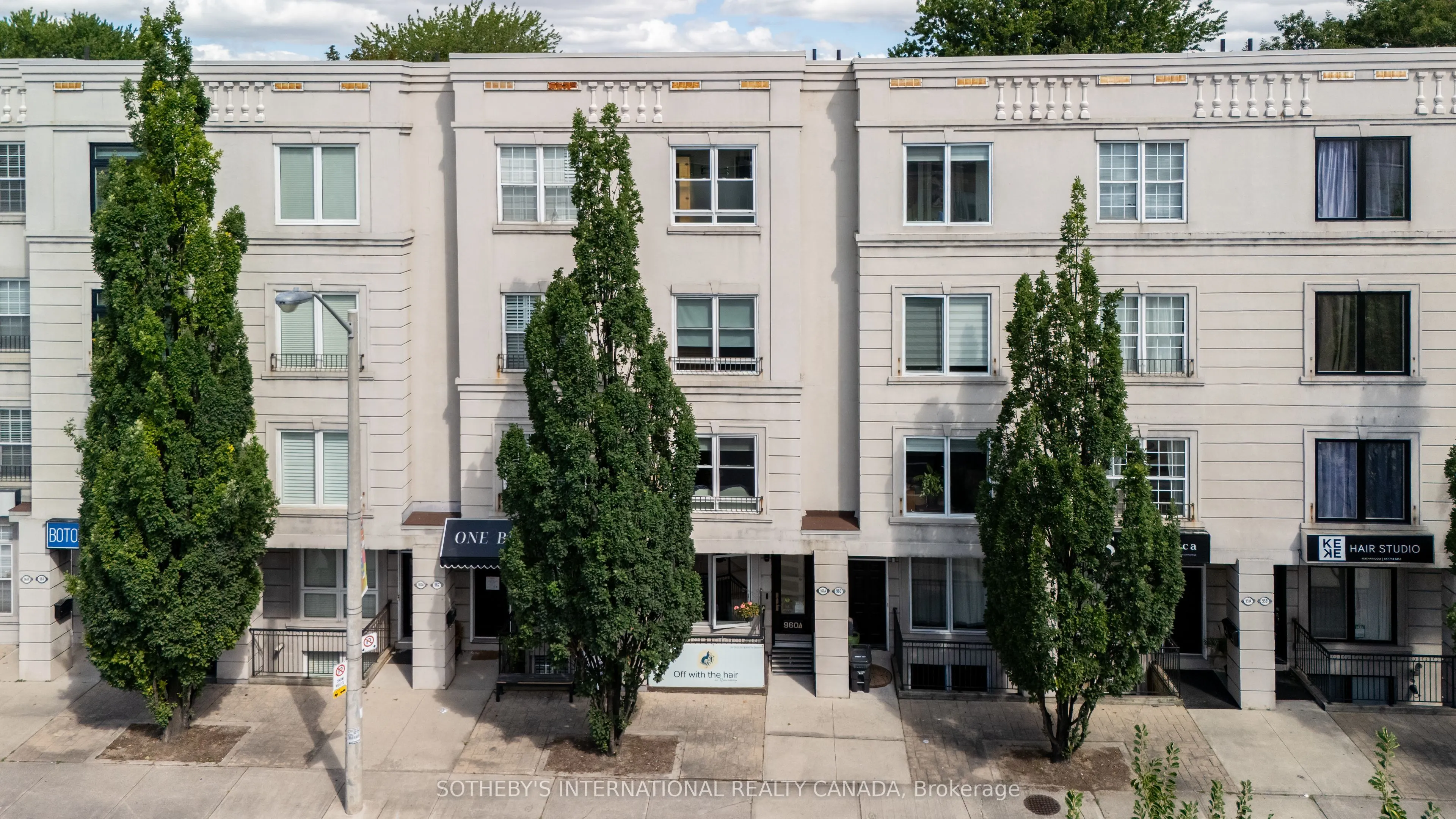 960A The Queensway