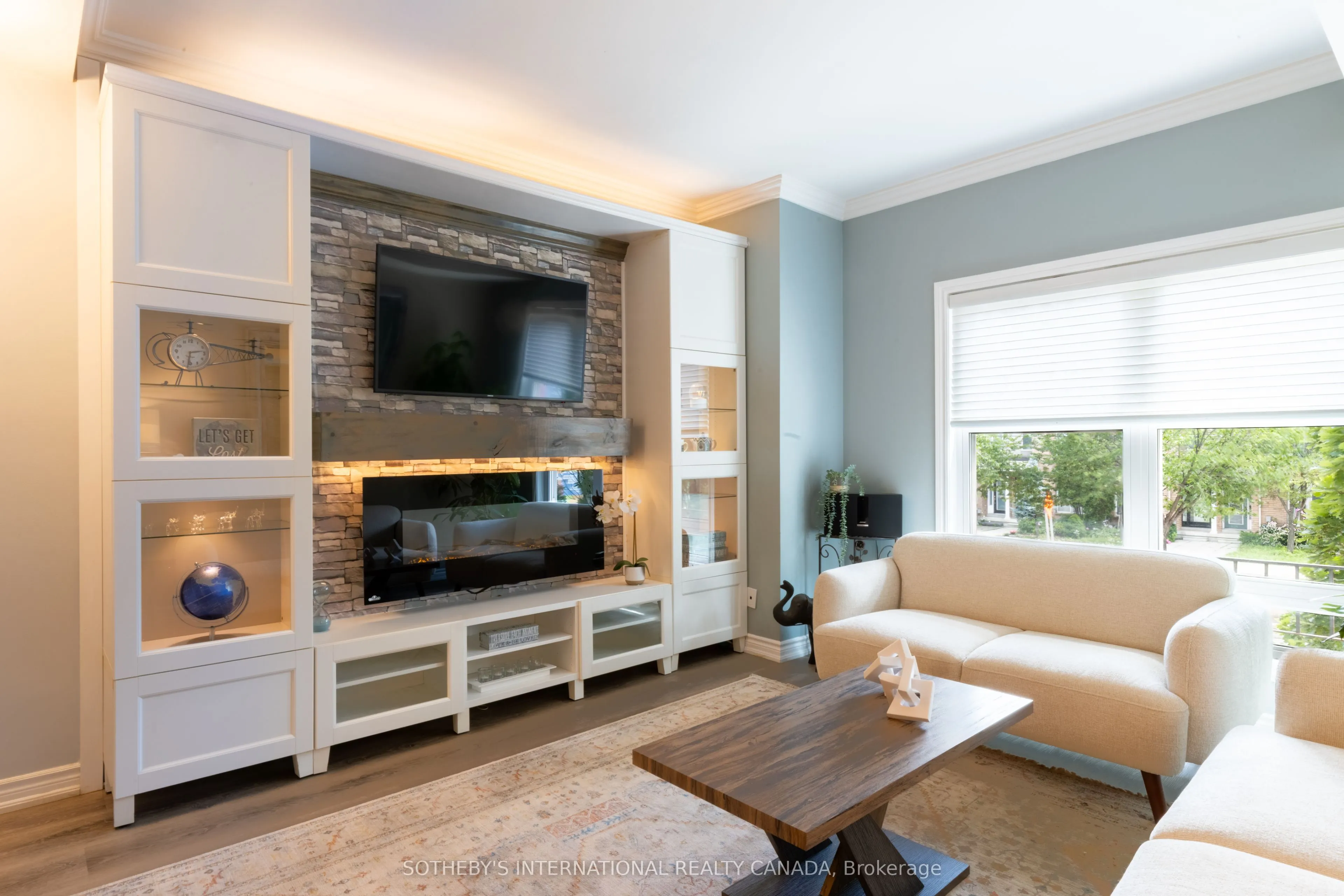 960A The Queensway