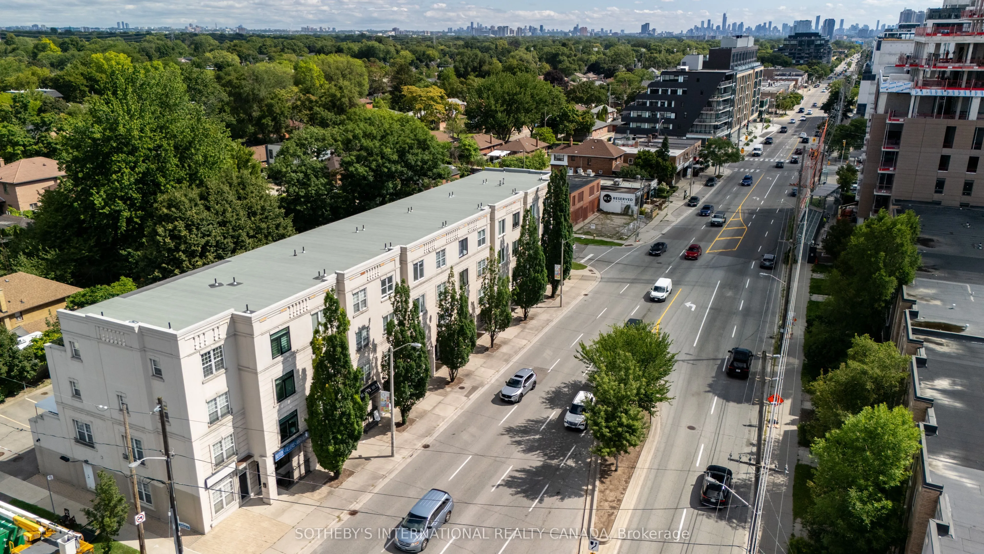 960A The Queensway