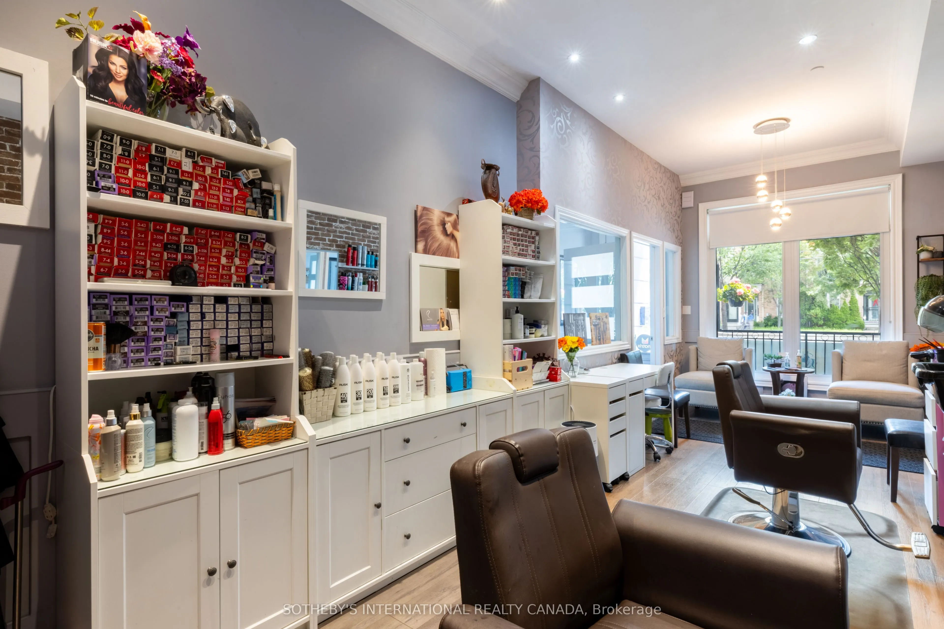 960A The Queensway