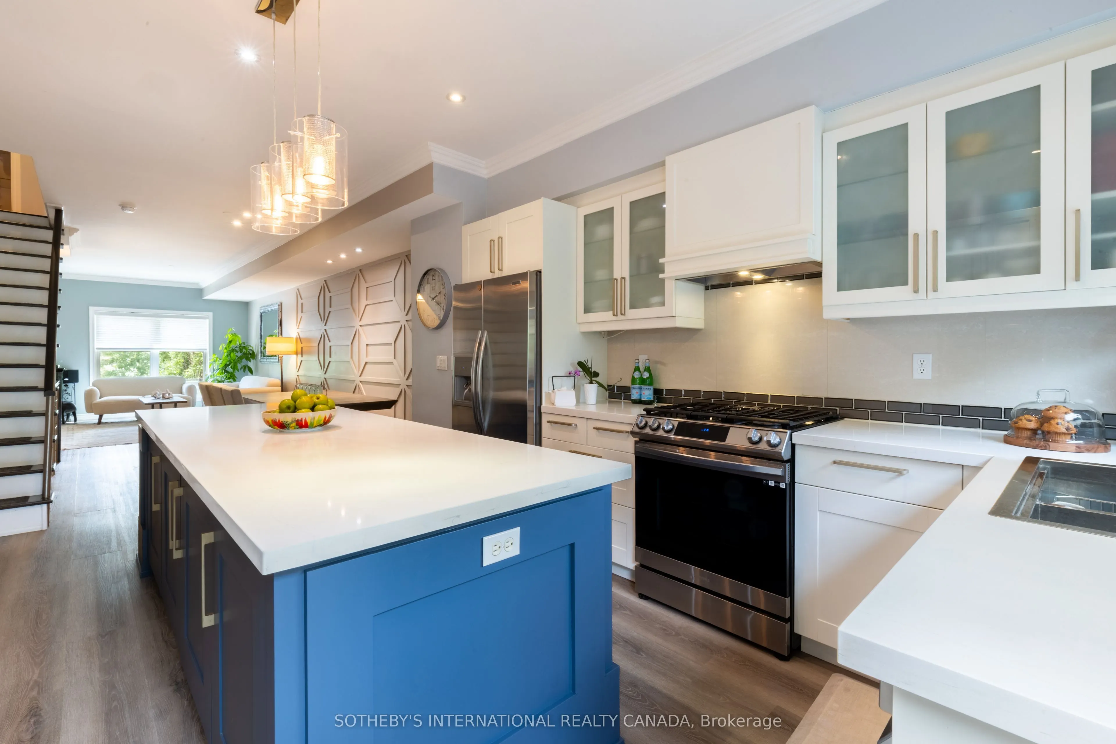 960A The Queensway