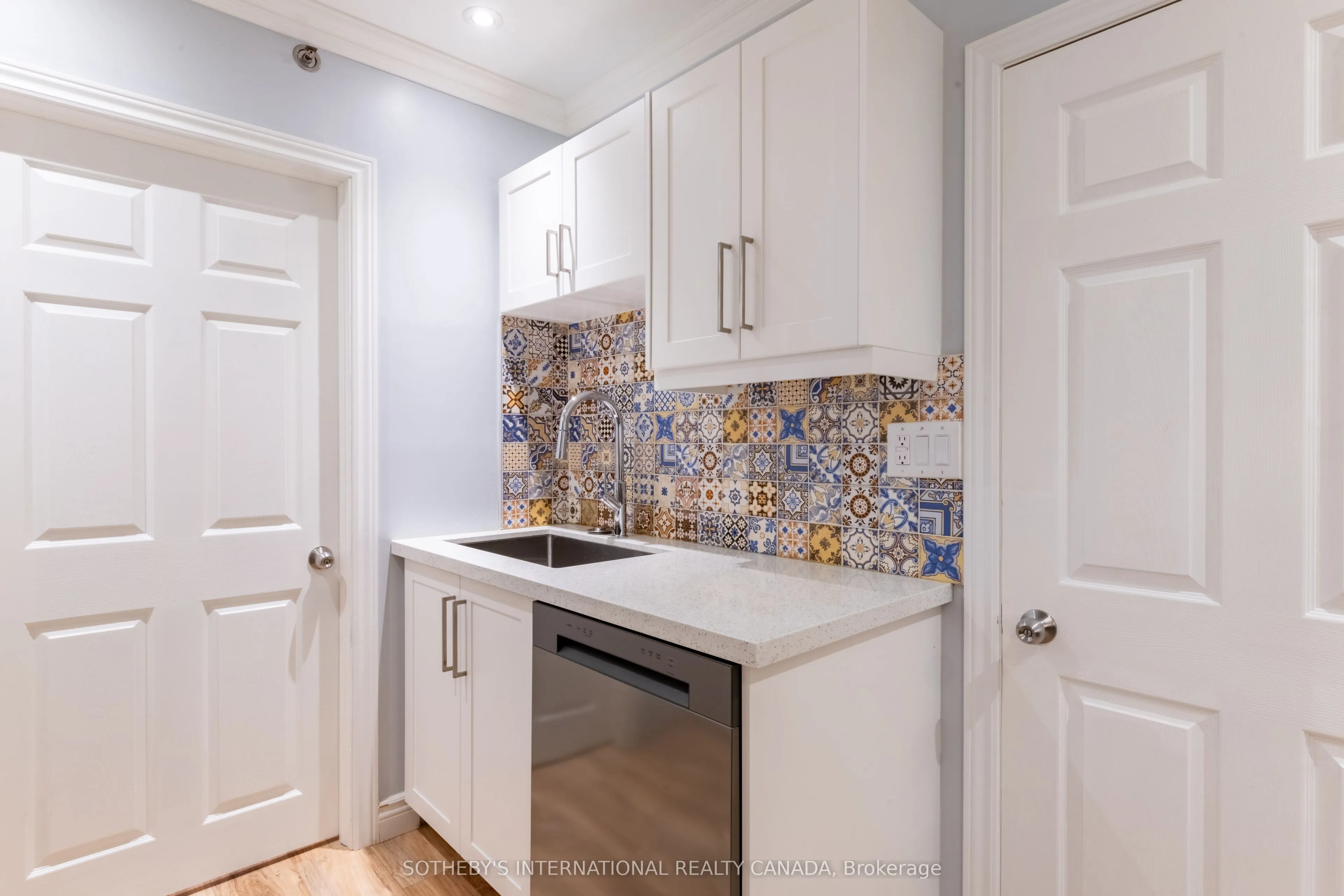 960A The Queensway