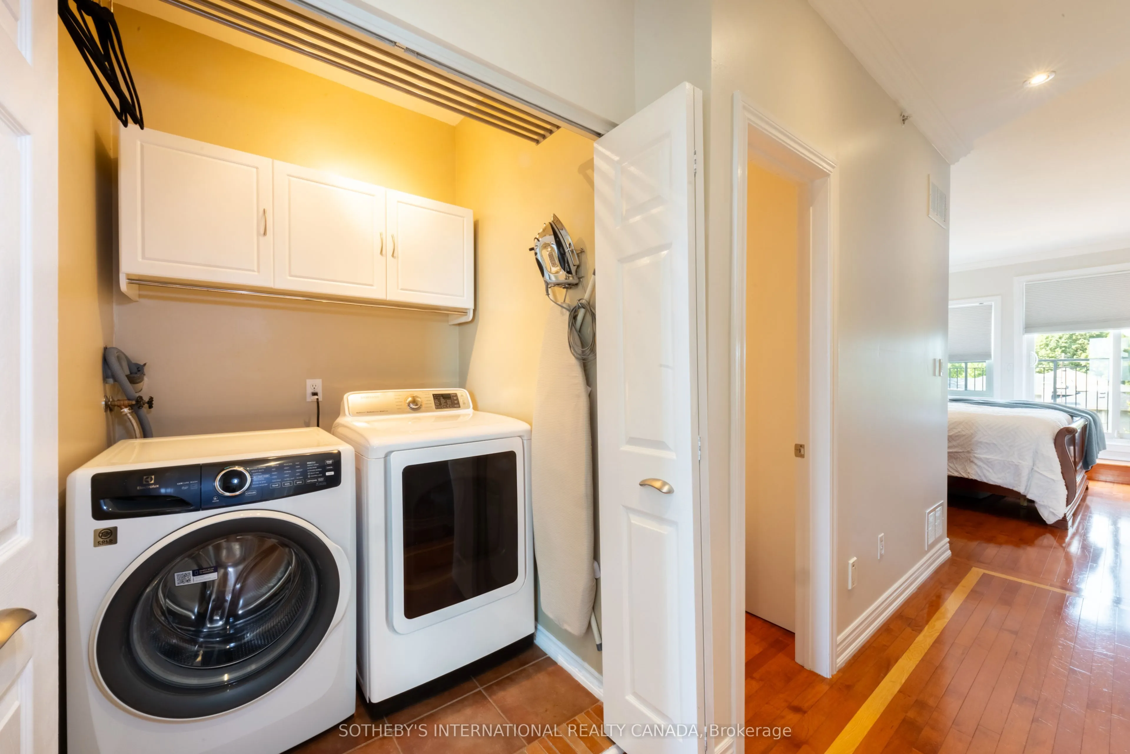 960A The Queensway