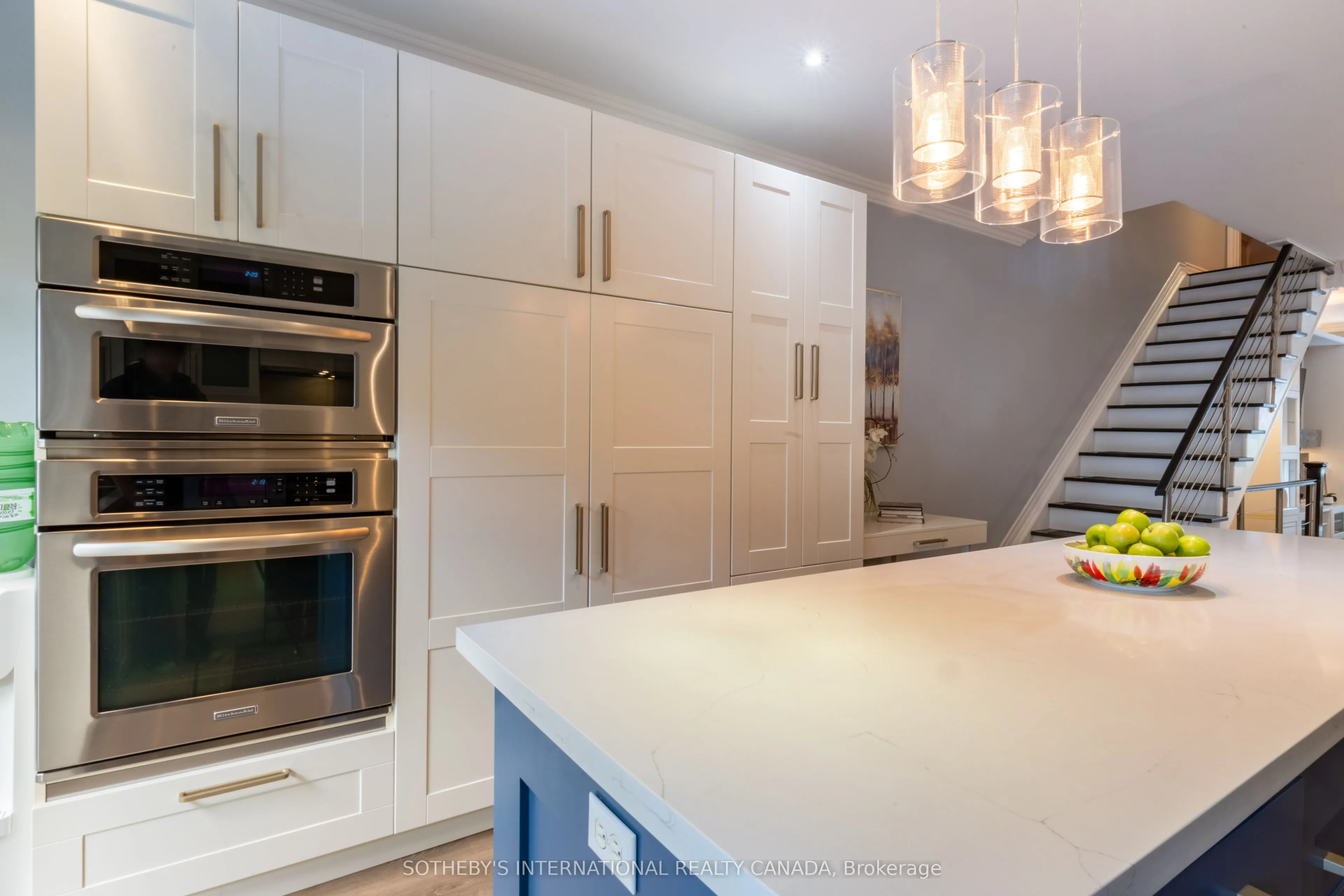 960A The Queensway