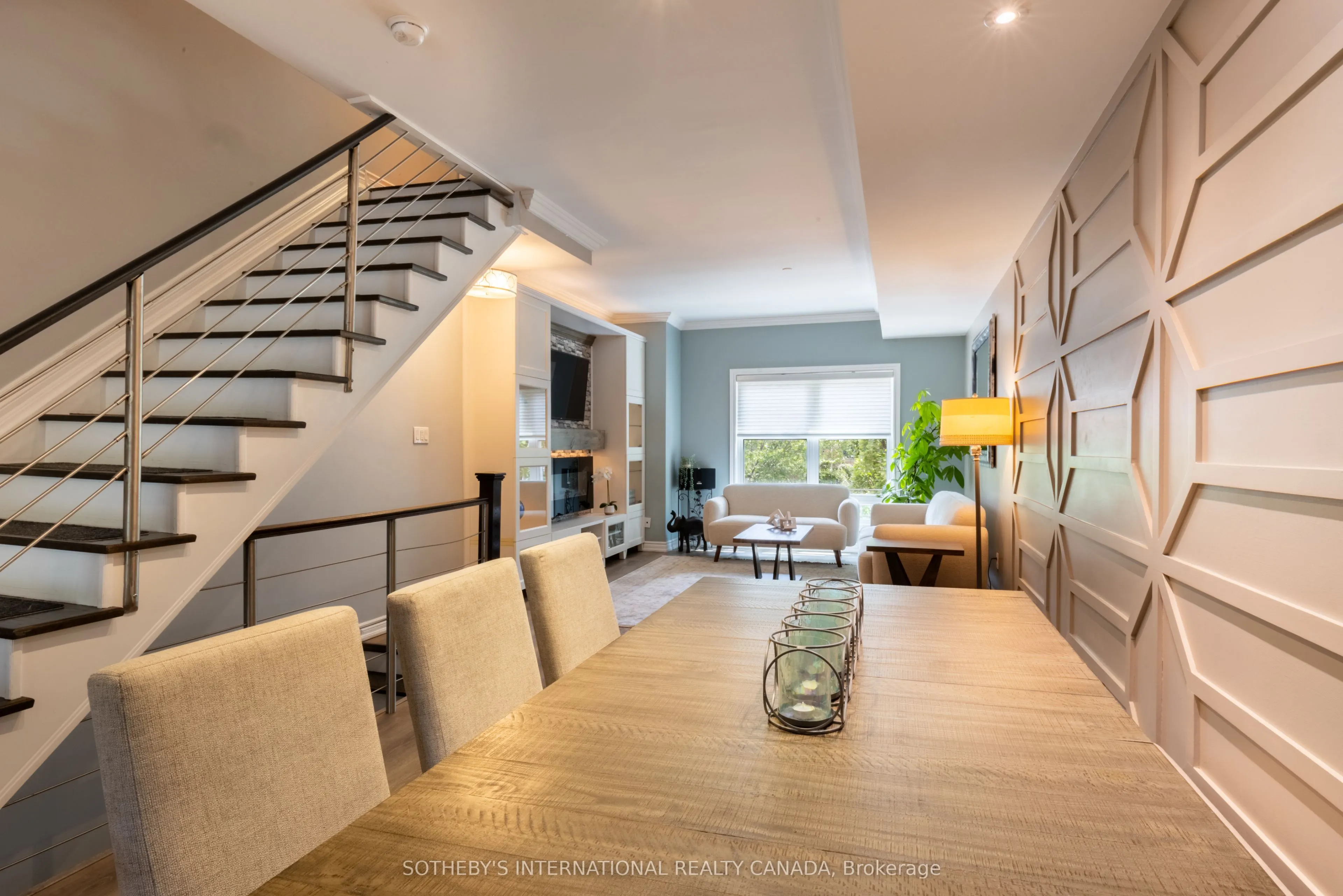 960A The Queensway