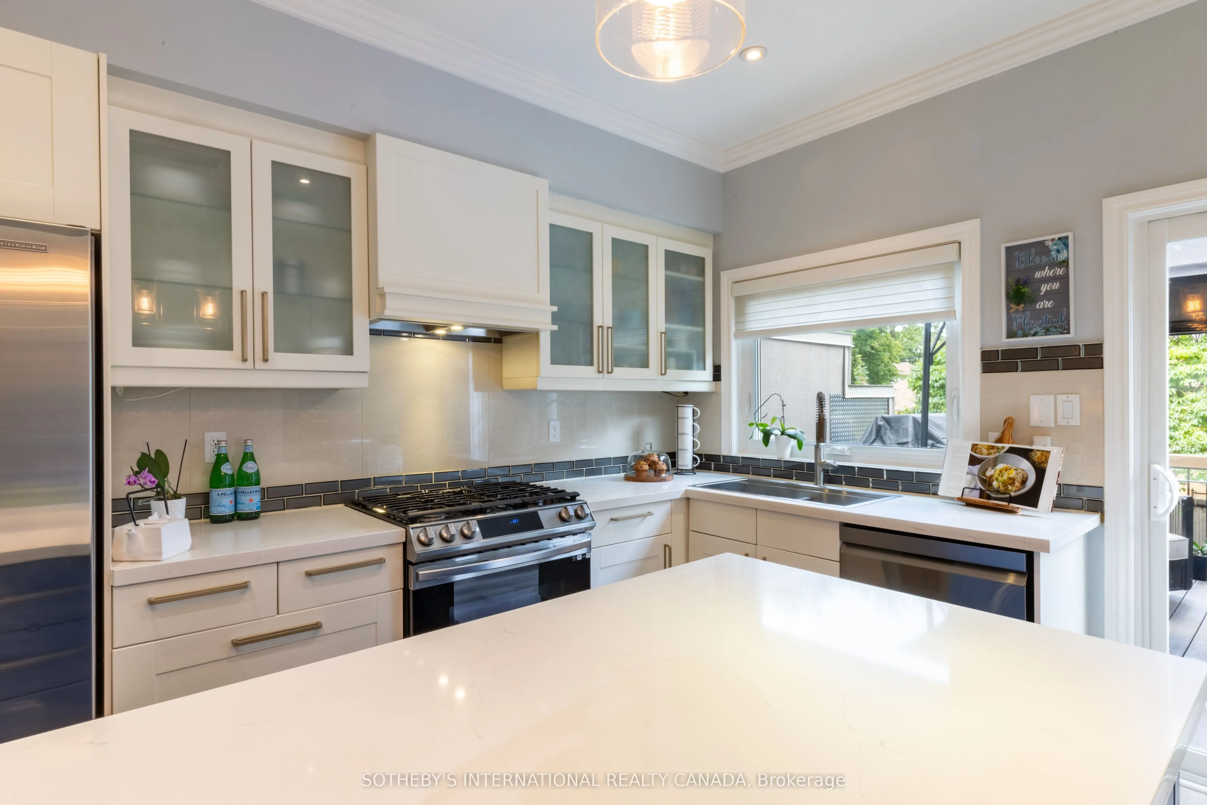 960A The Queensway
