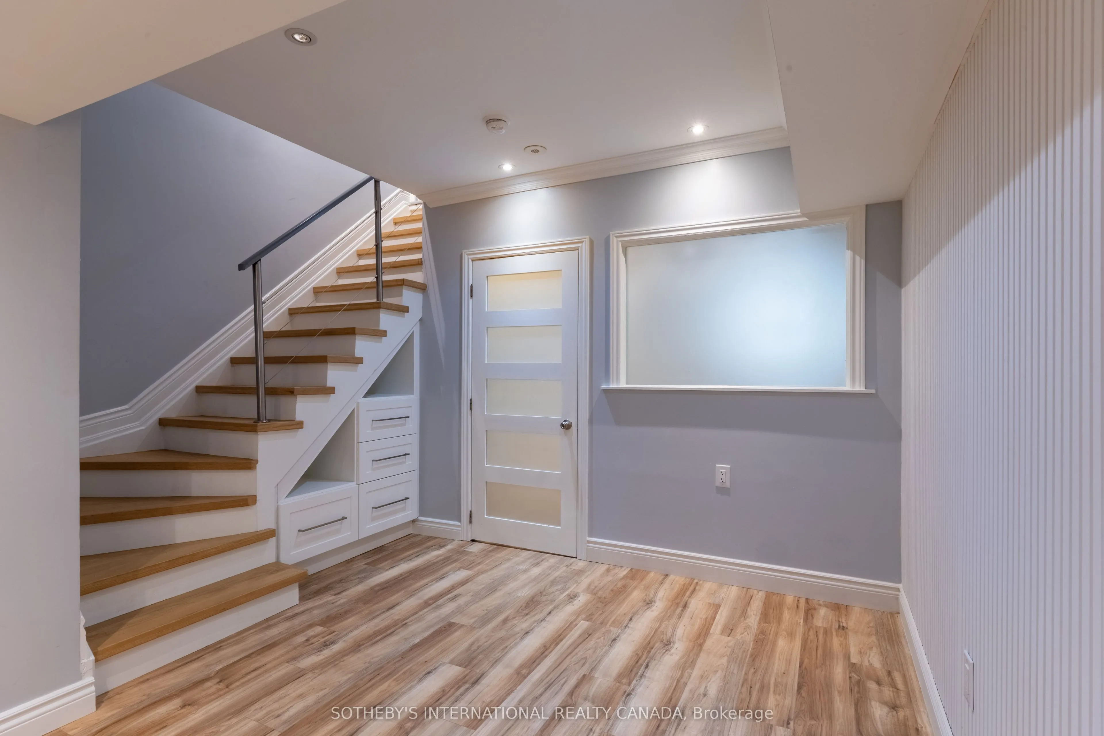 960A The Queensway