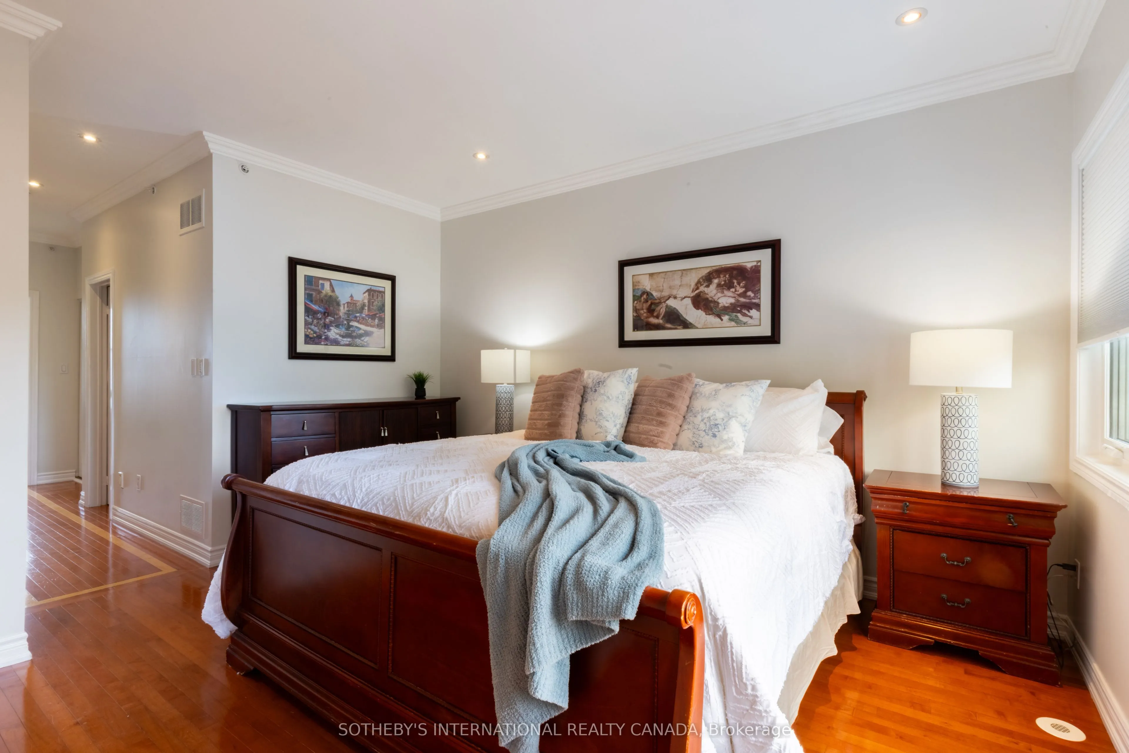 960A The Queensway
