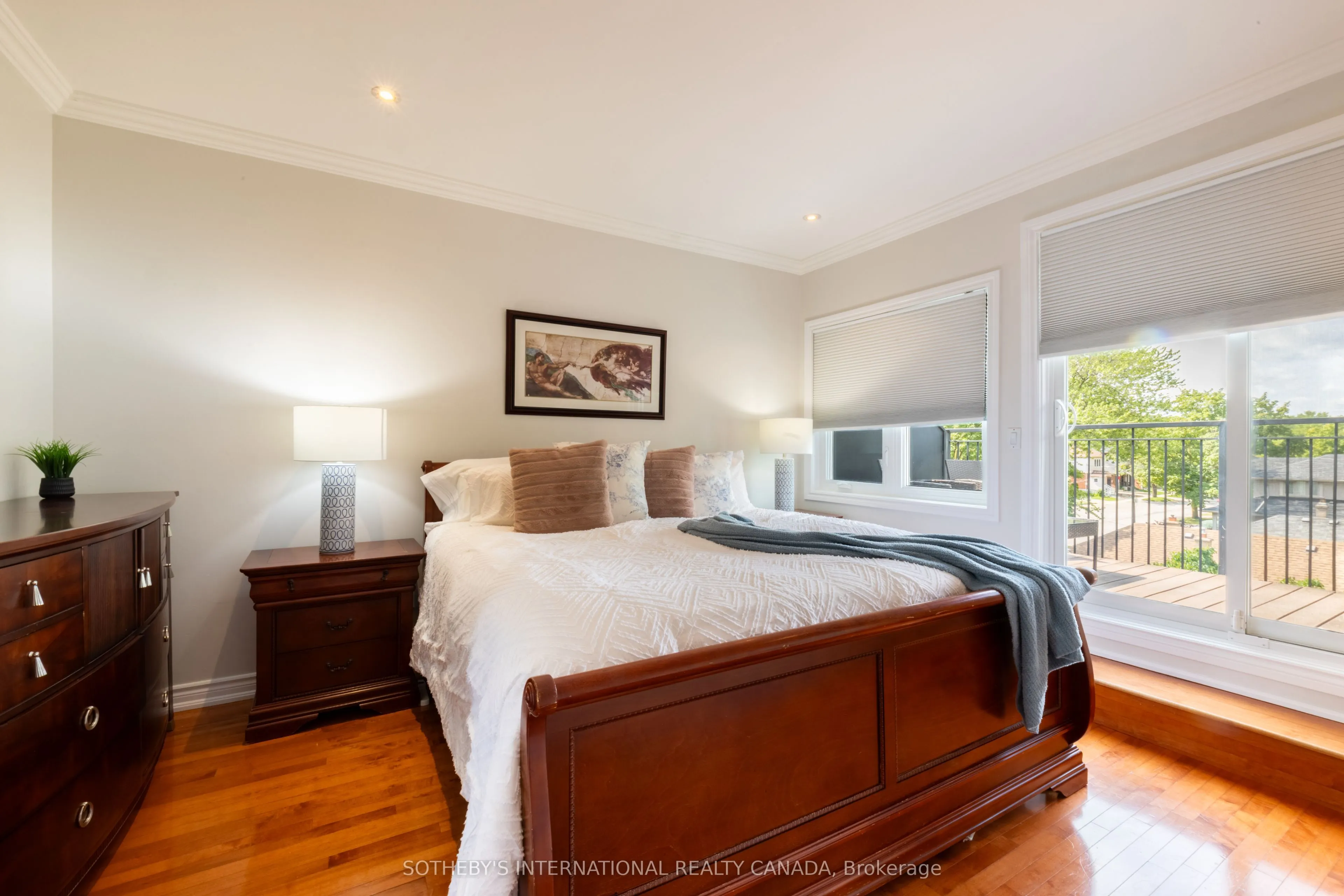 960A The Queensway