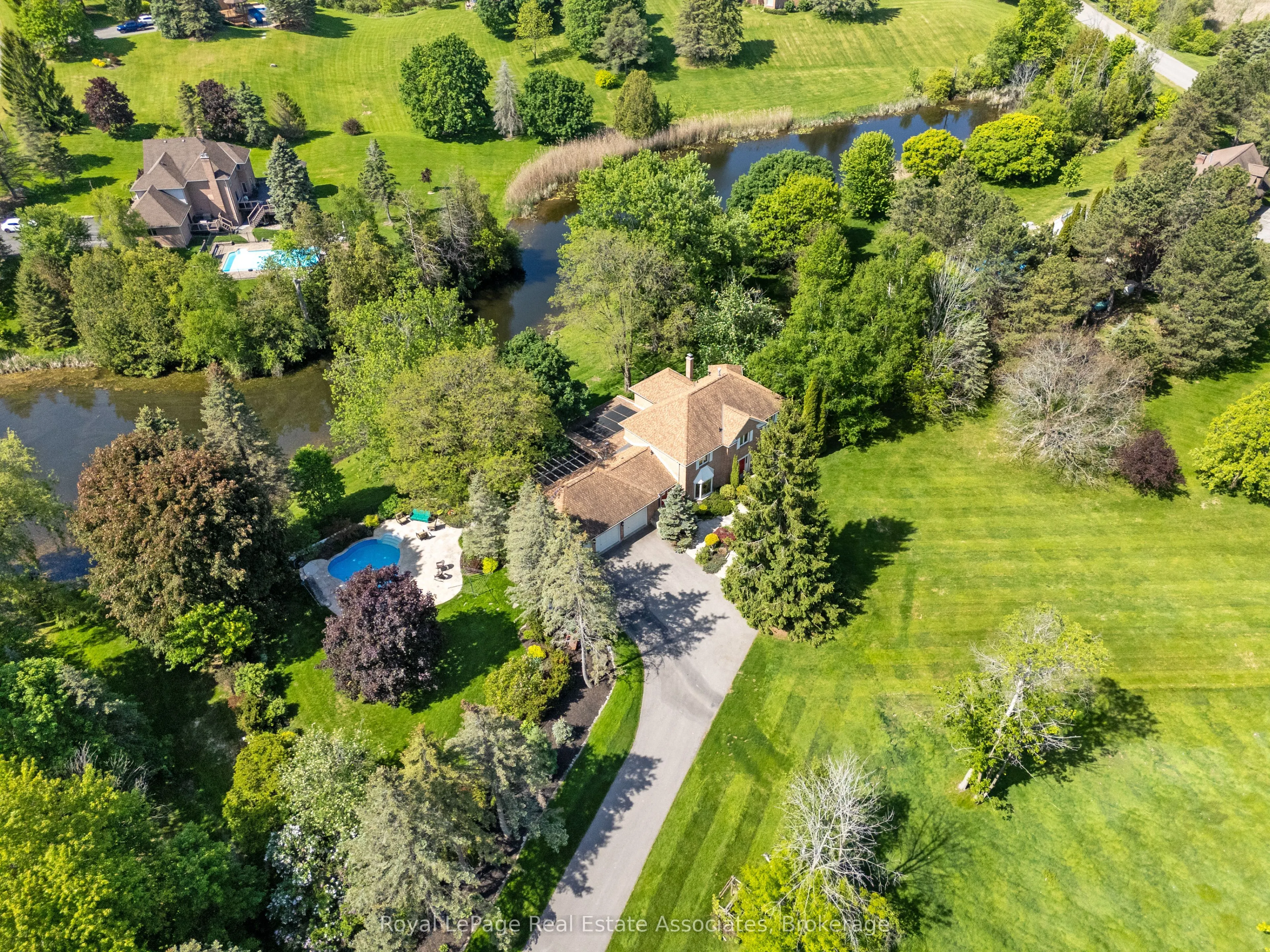 4 Wolf Crescent