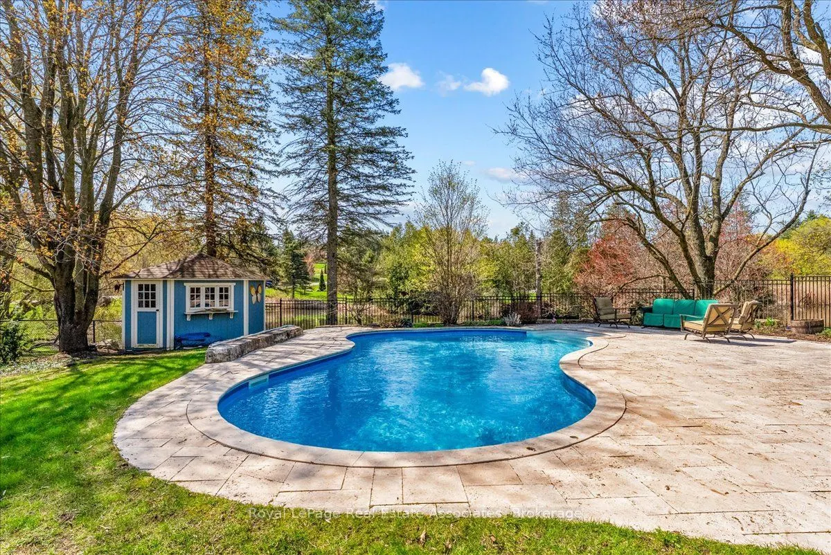 4 Wolf Crescent