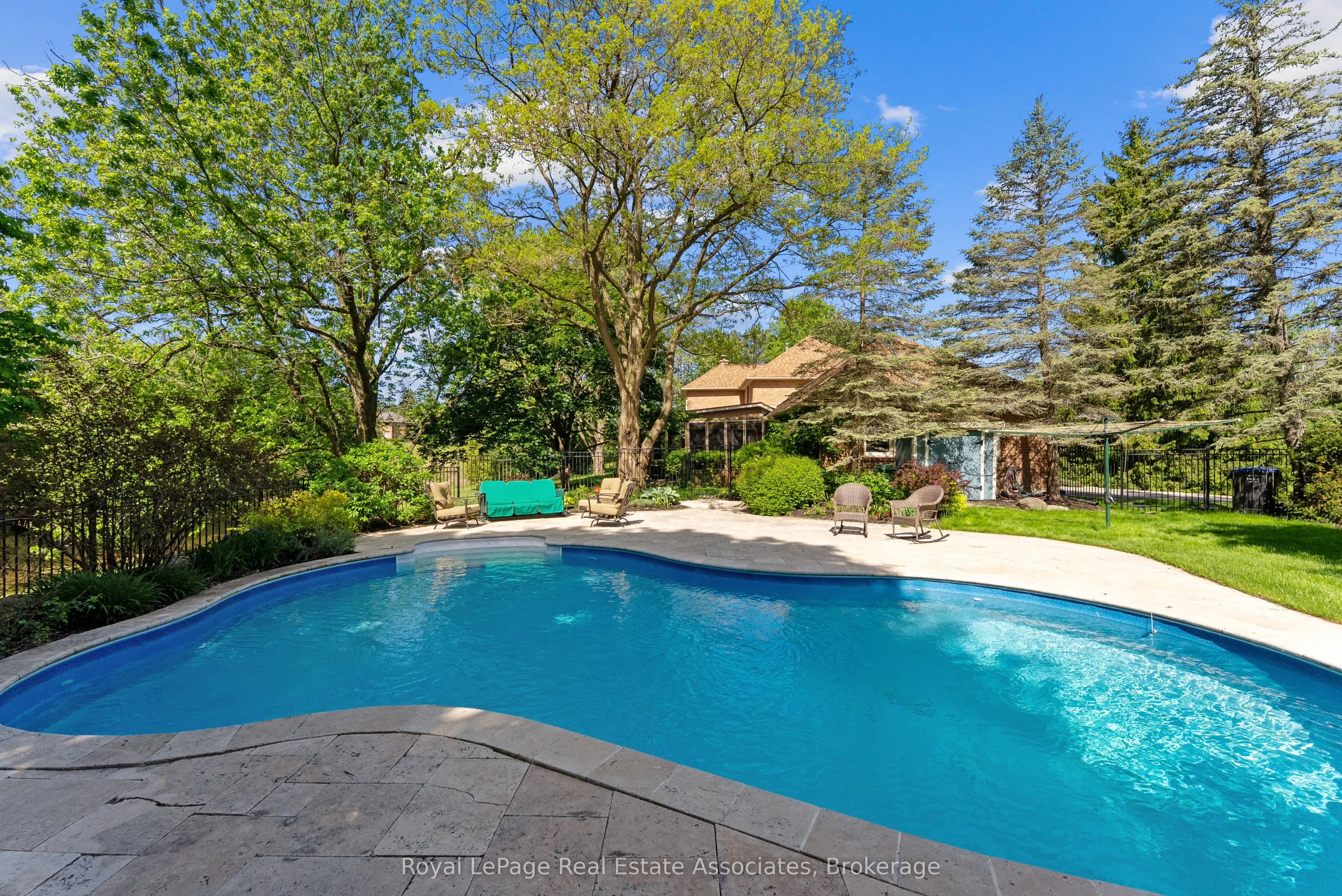 4 Wolf Crescent
