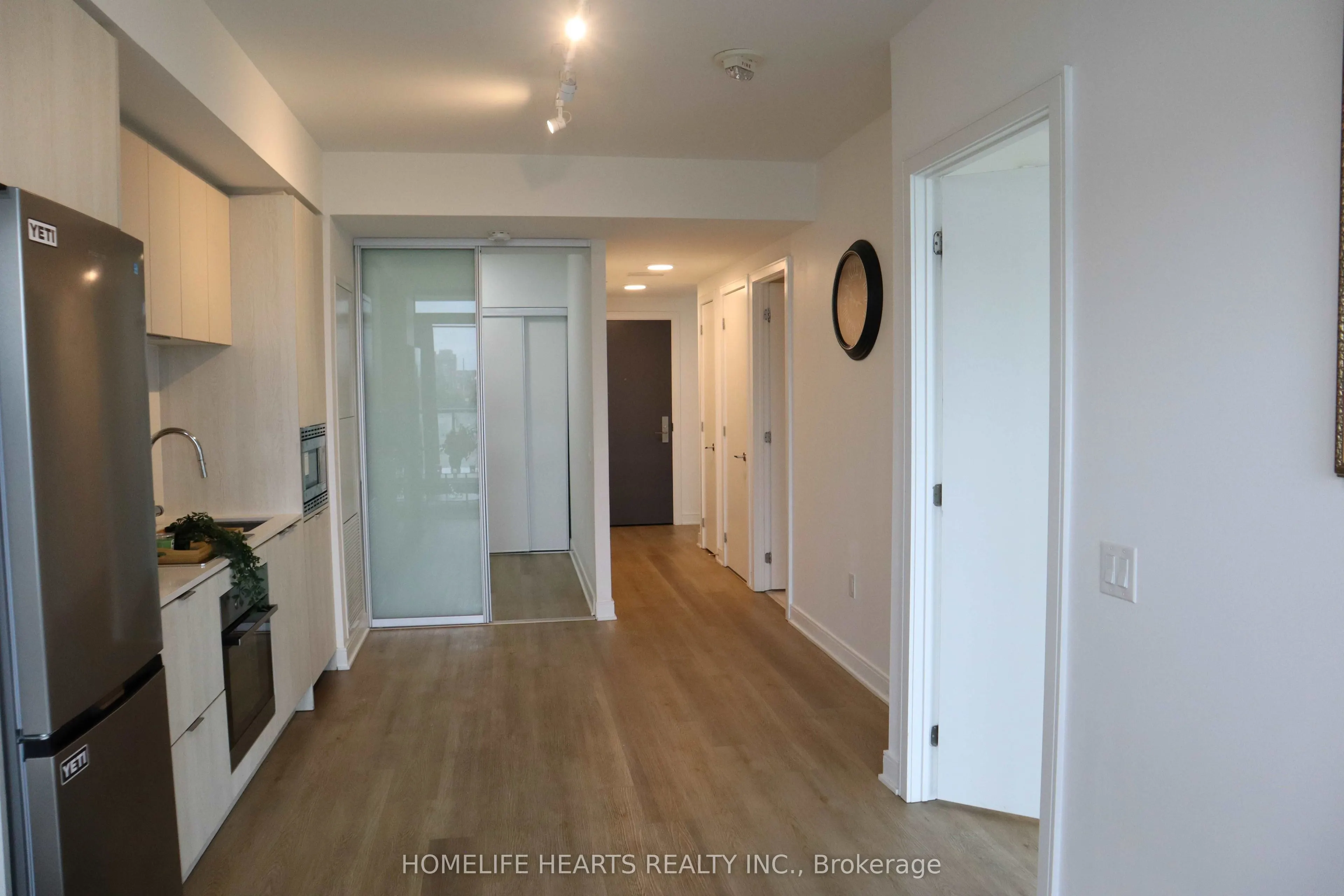 86 Dundas Street E #421