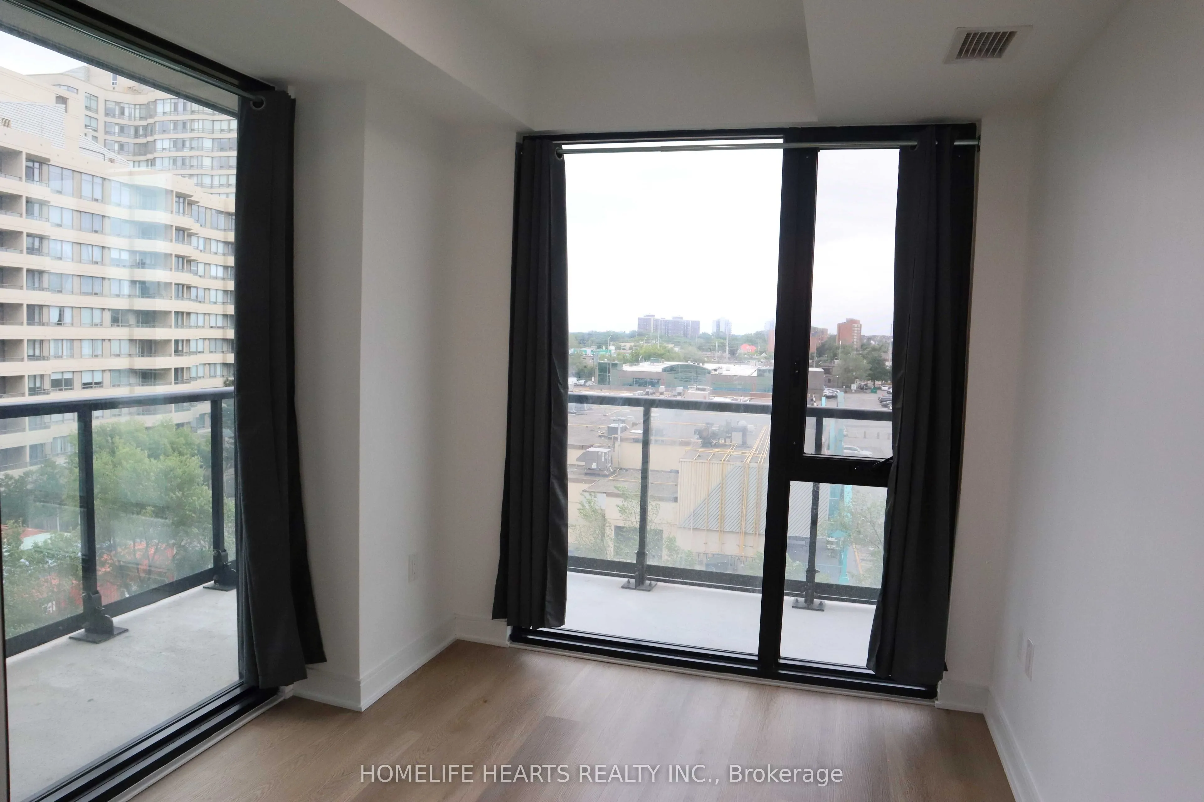 86 Dundas Street E #421