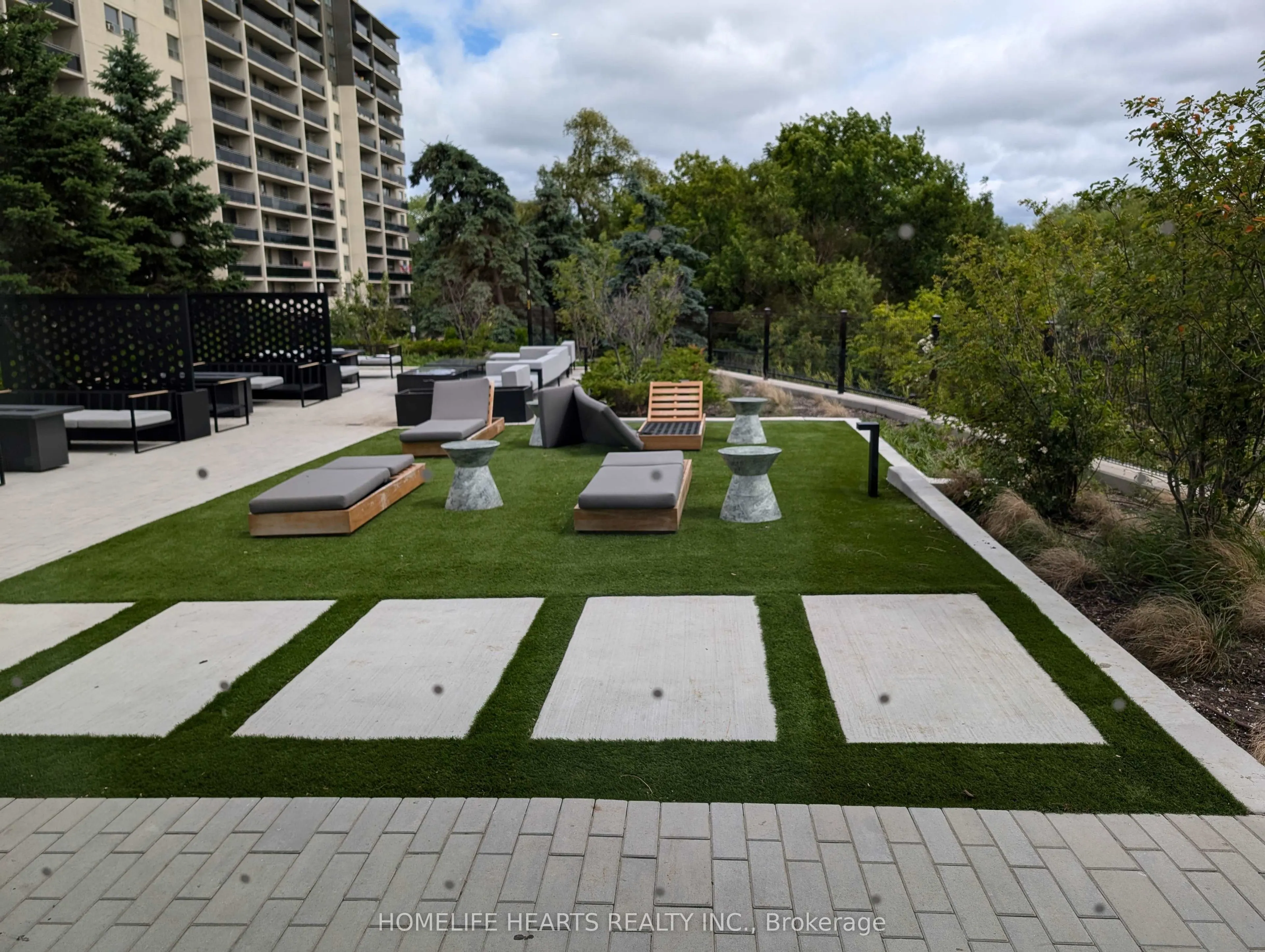 86 Dundas Street E #421