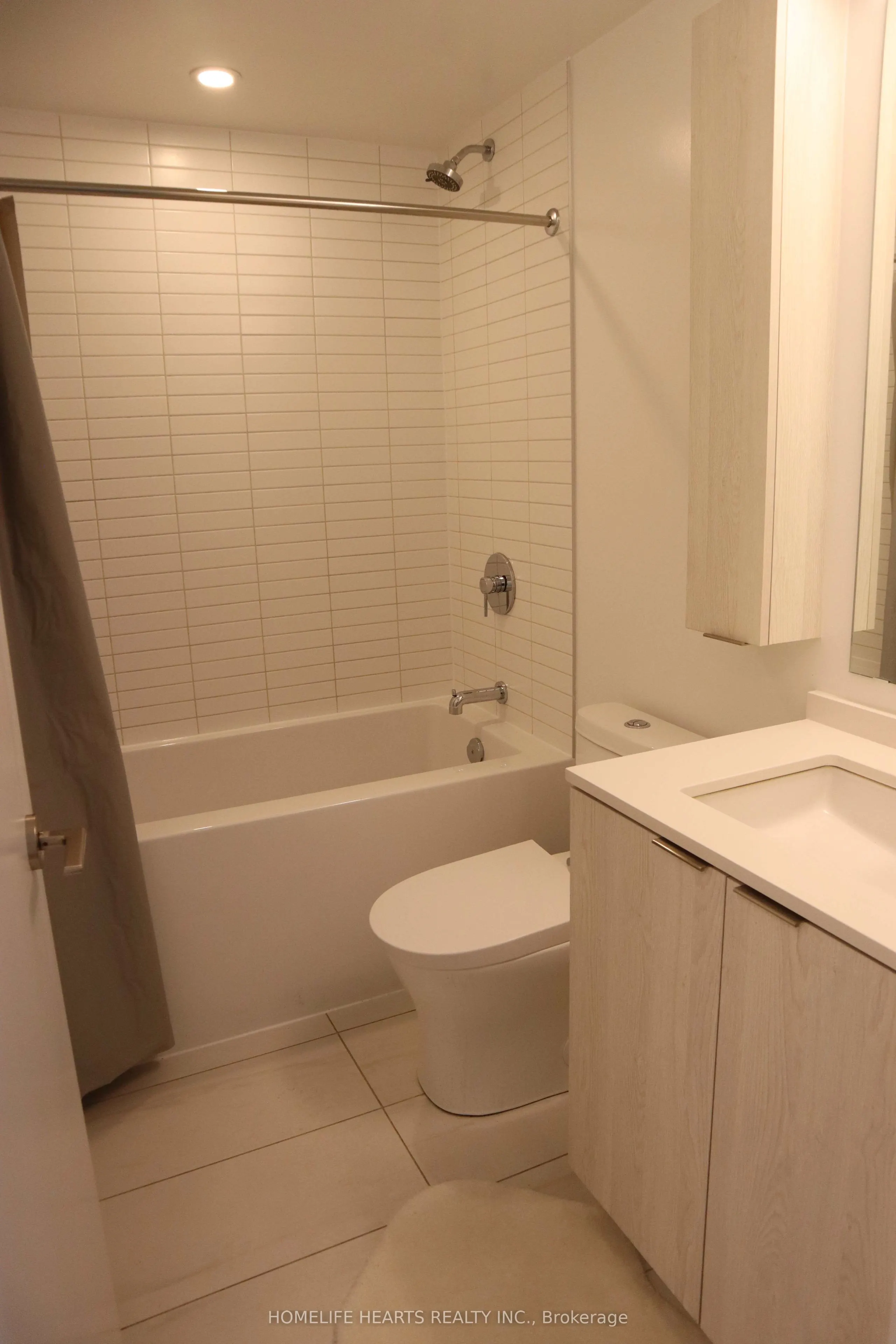 86 Dundas Street E #421