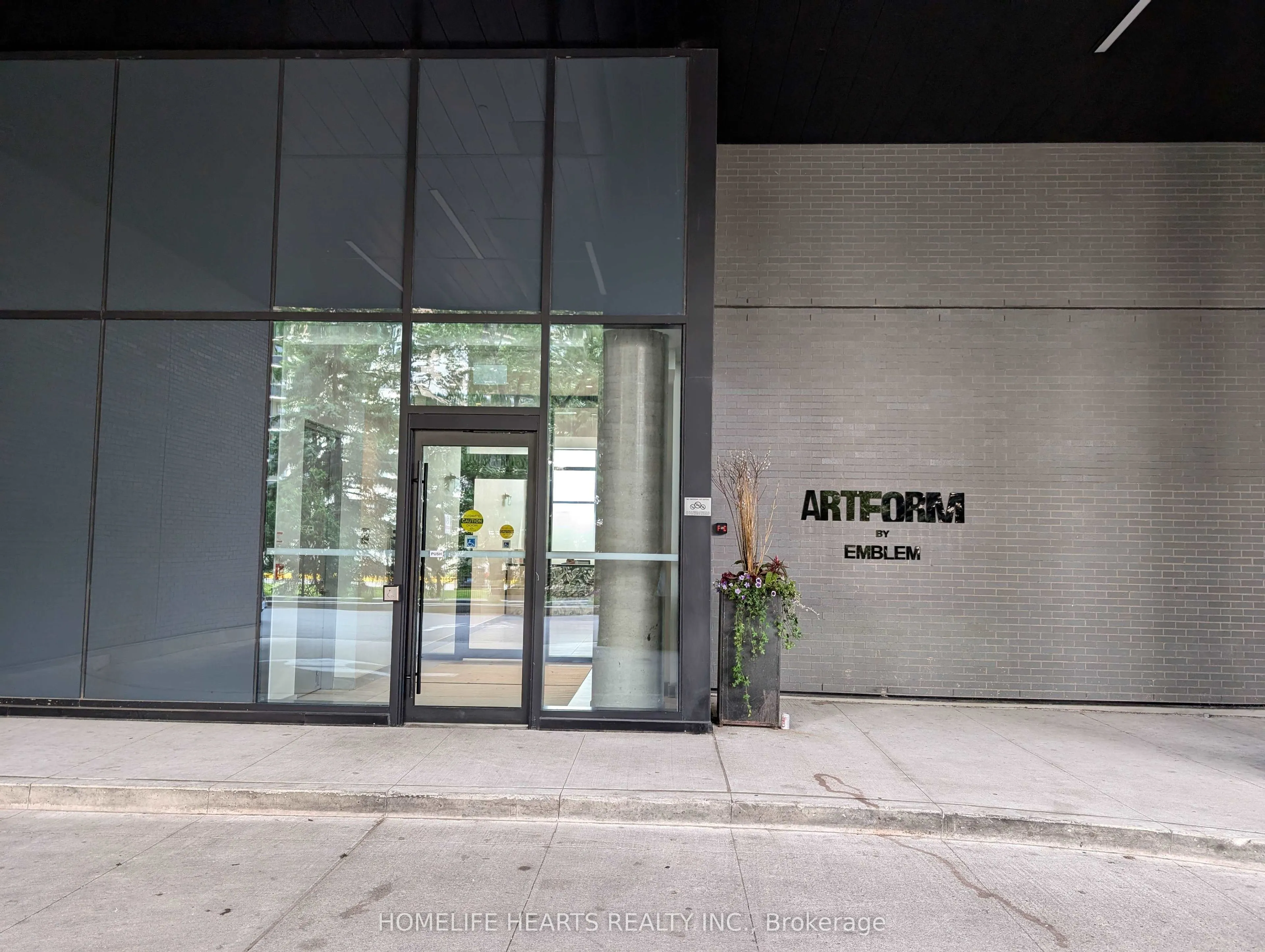 86 Dundas Street E #421