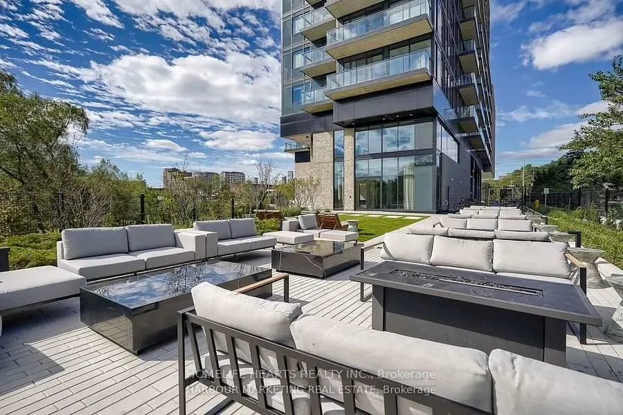 86 Dundas Street E #421