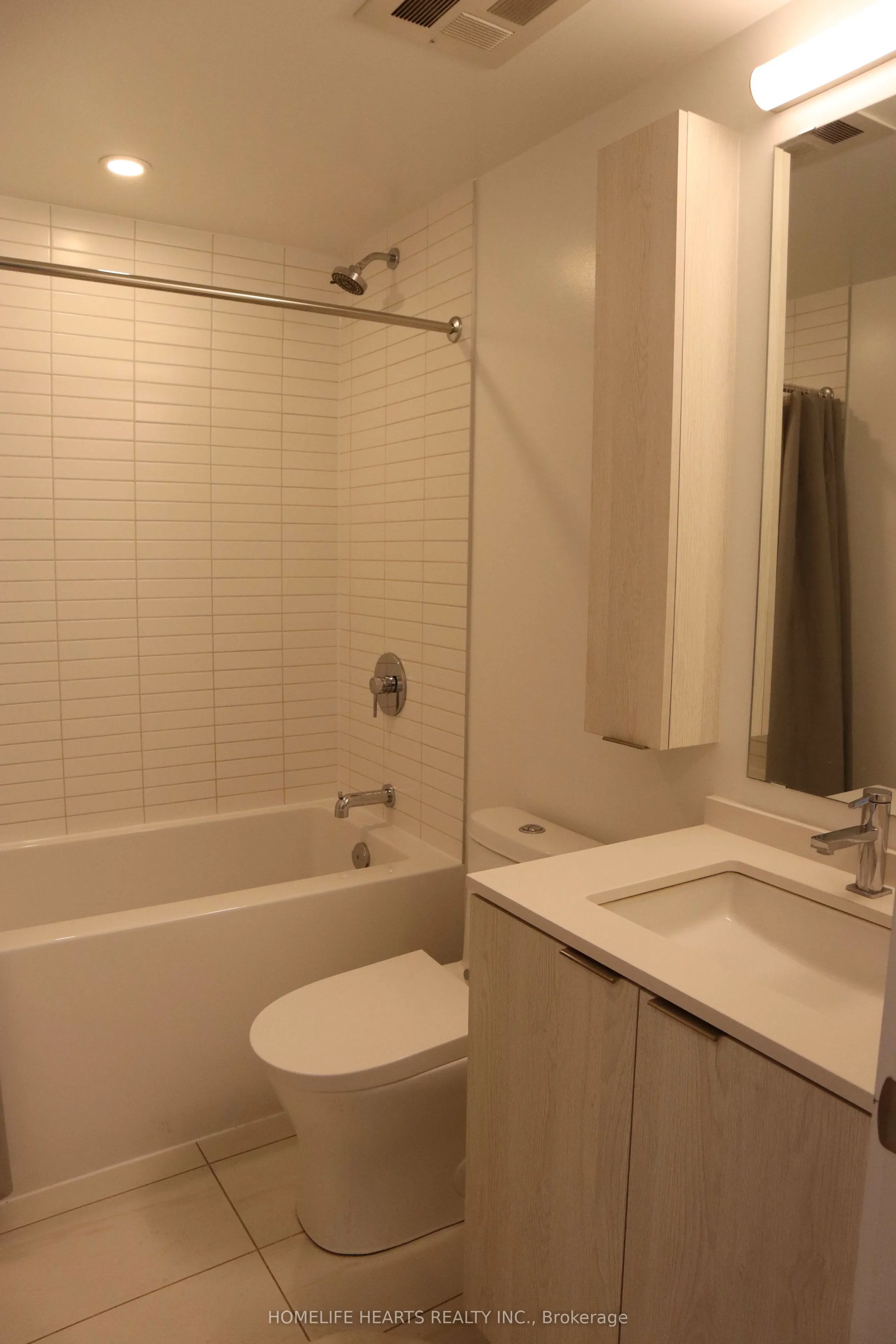 86 Dundas Street E #421